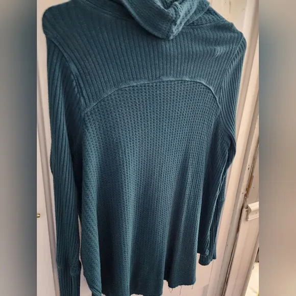 👸 Free People We the People collection thermal cowl neck tunic set of 2 size S