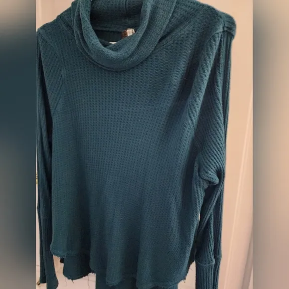 👸 Free People We the People collection thermal cowl neck tunic set of 2 size S