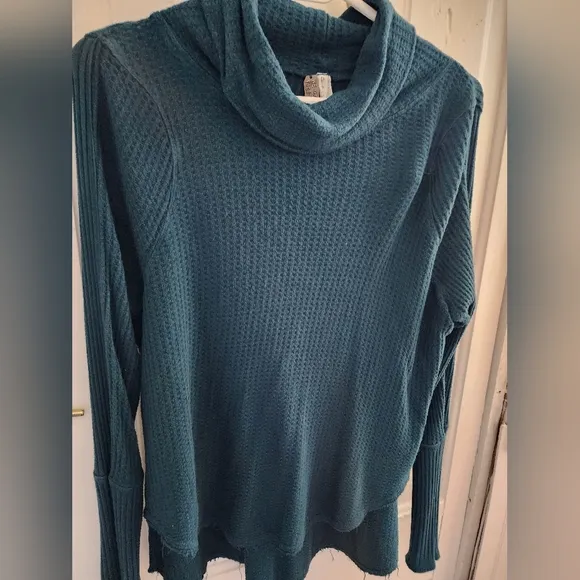 👸 Free People We the People collection thermal cowl neck tunic set of 2 size S