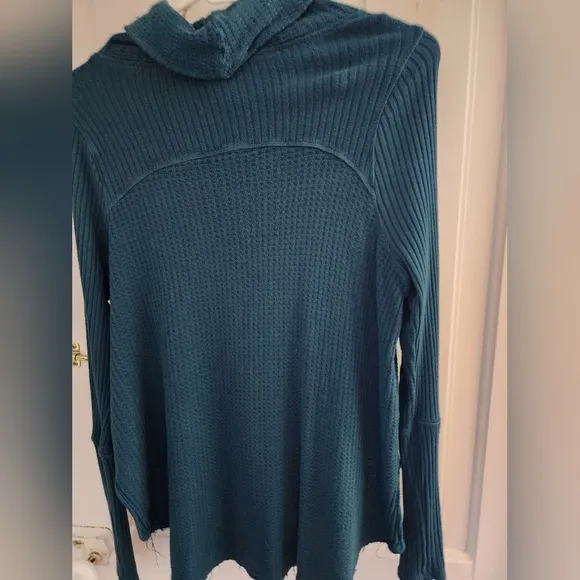 👸 Free People We the People collection thermal cowl neck tunic set of 2 size S