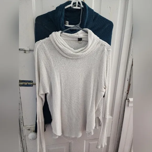 👸 Free People We the People collection thermal cowl neck tunic set of 2 size S