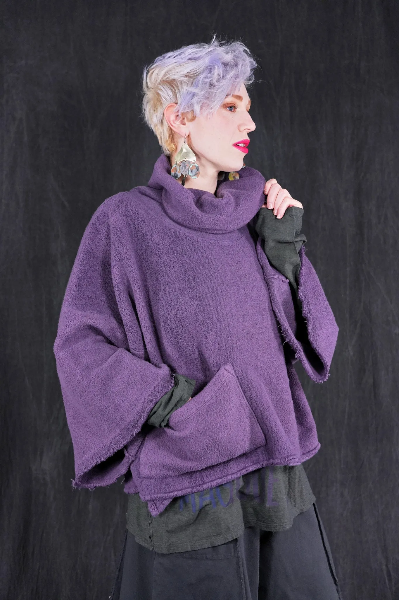 1589 Crop Sherpa Cowl Aura