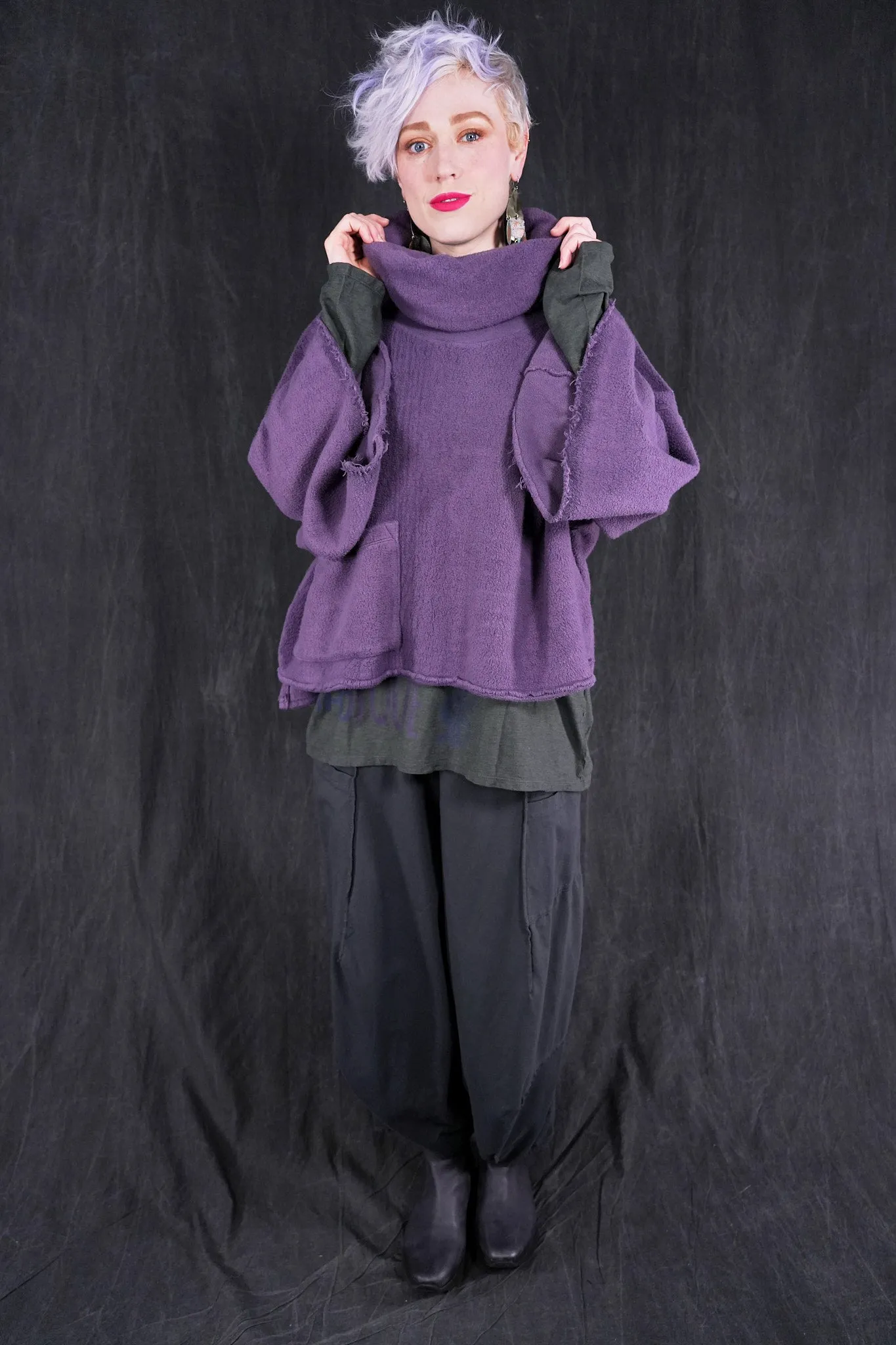 1589 Crop Sherpa Cowl Aura