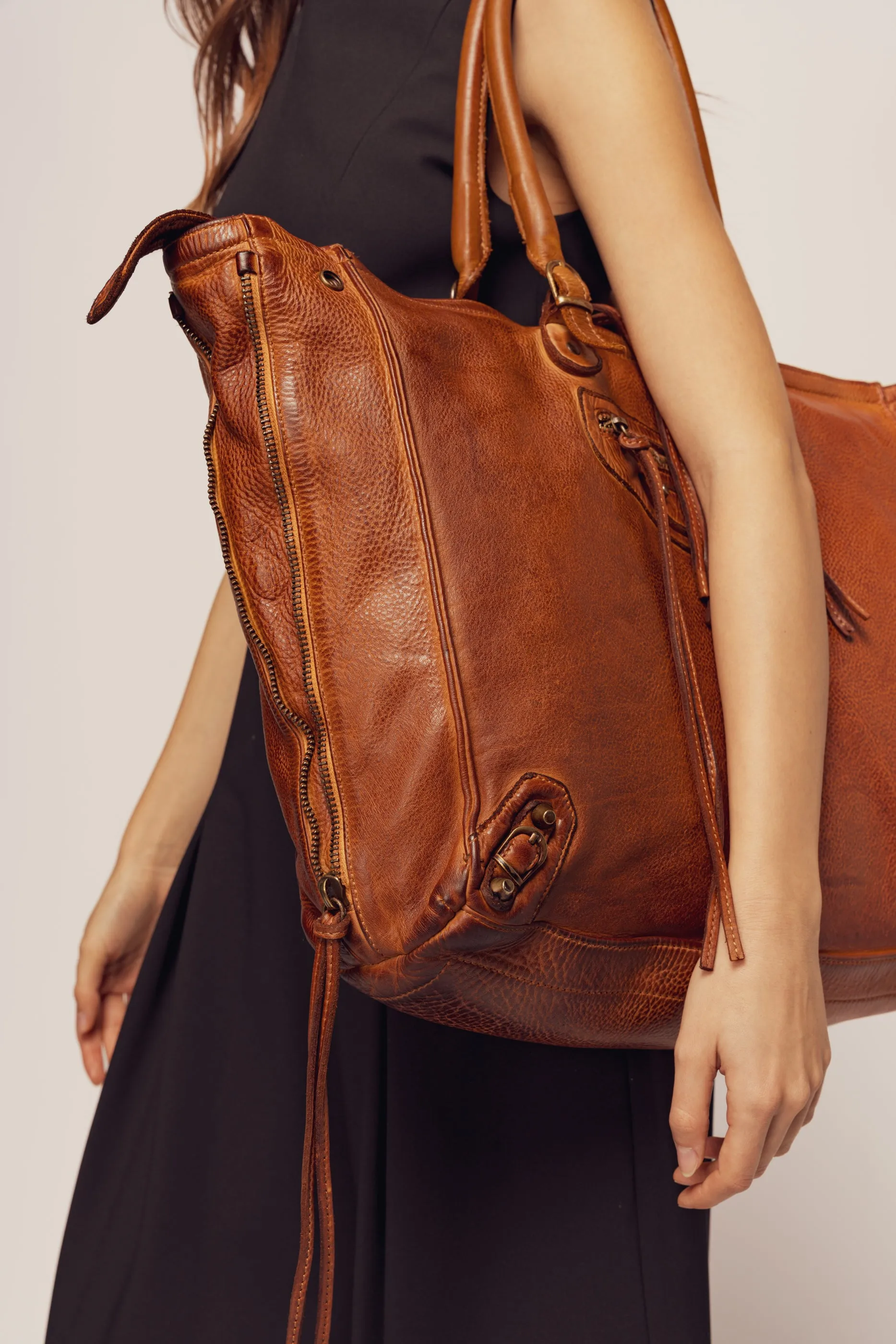 Bayside84 XL Classic Fringe Tote - Cognac