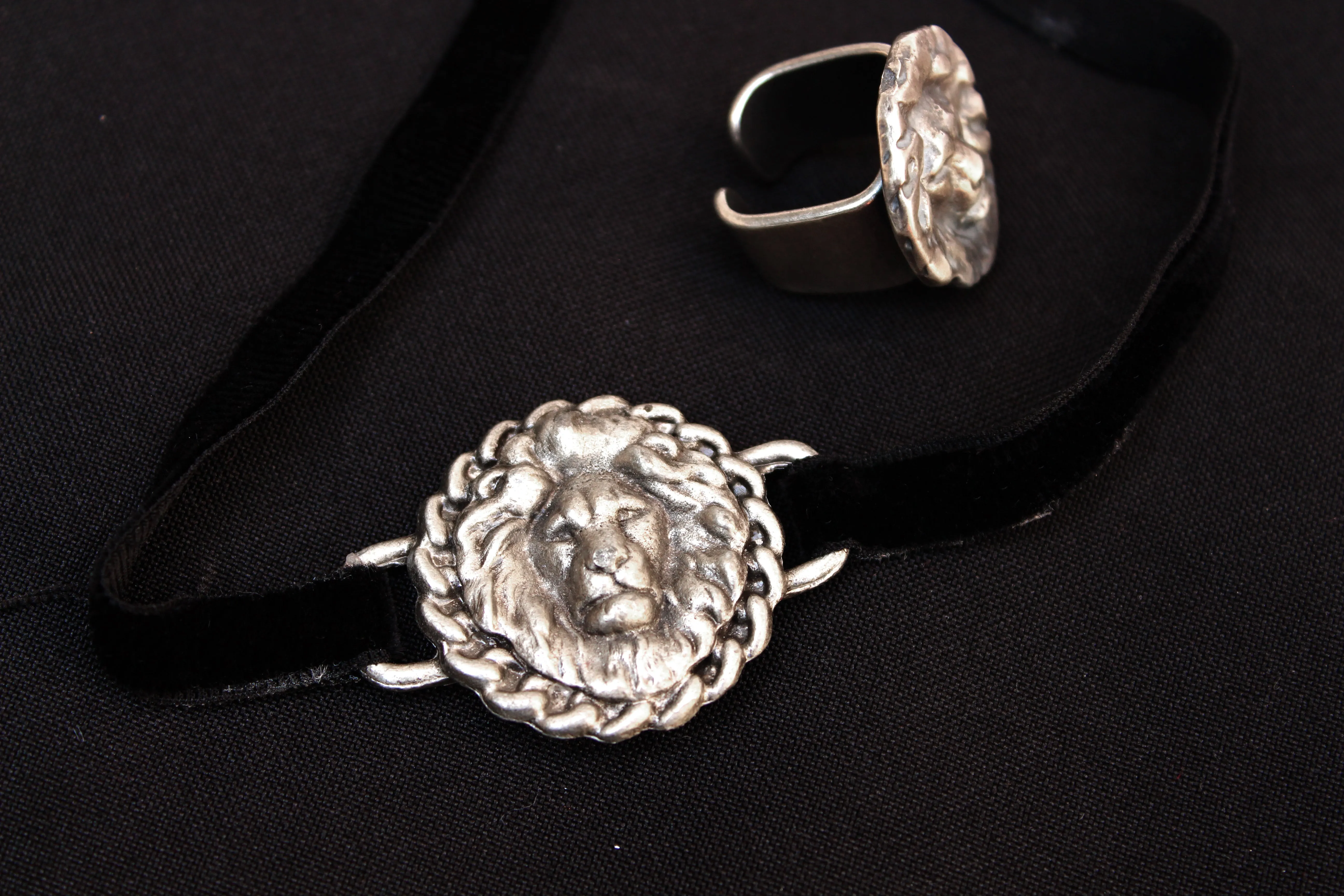 Black Leono Choker