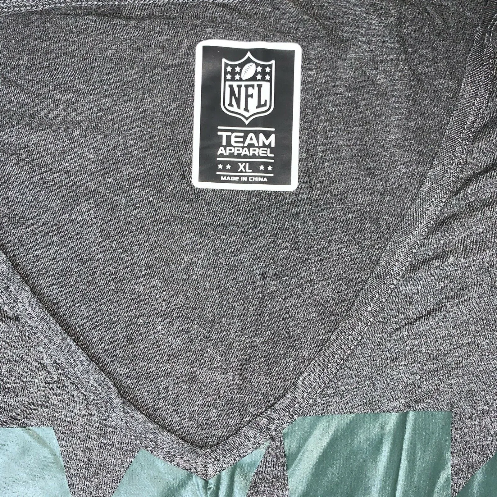 Gray NFL Team Apparel V-Neck Short Sleeve Size XL Women's T-Shirt