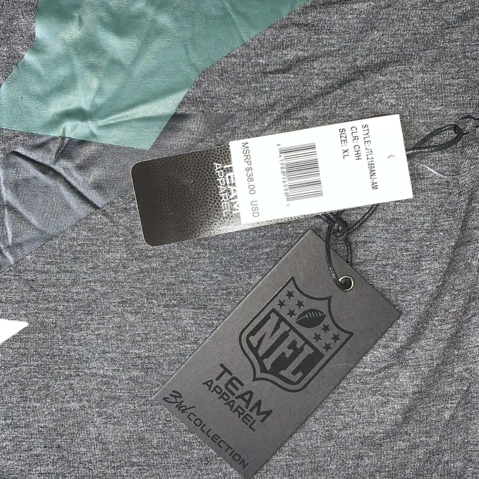 Gray NFL Team Apparel V-Neck Short Sleeve Size XL Women's T-Shirt