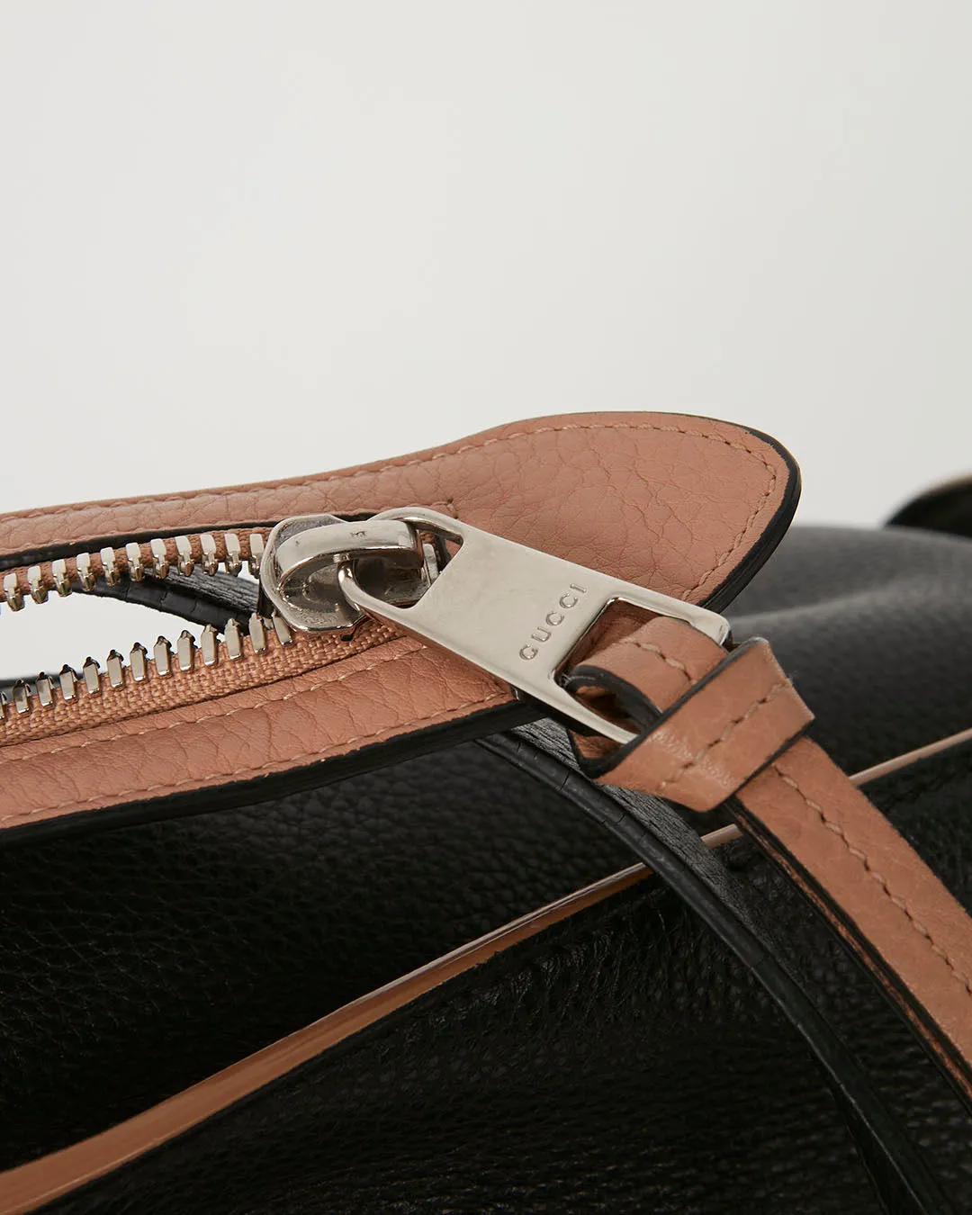 Gucci Black and Beige Pebbled Leather Two-Tone Rumble Tote