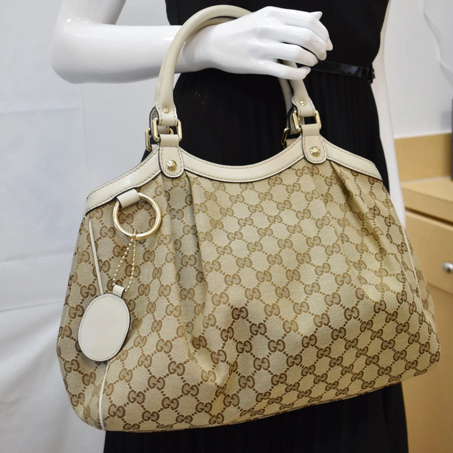 GUCCI Sukey Medium GG Canvas Tote Bag Beige 211944