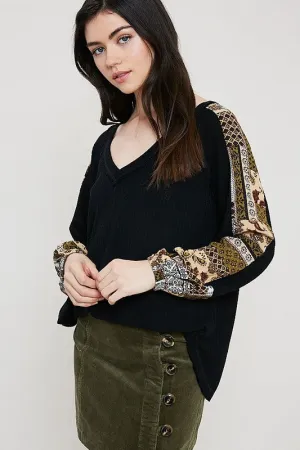 LINDSEY PRINTED SLEEVE TOP BLK