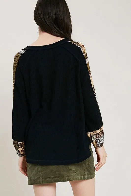 LINDSEY PRINTED SLEEVE TOP BLK