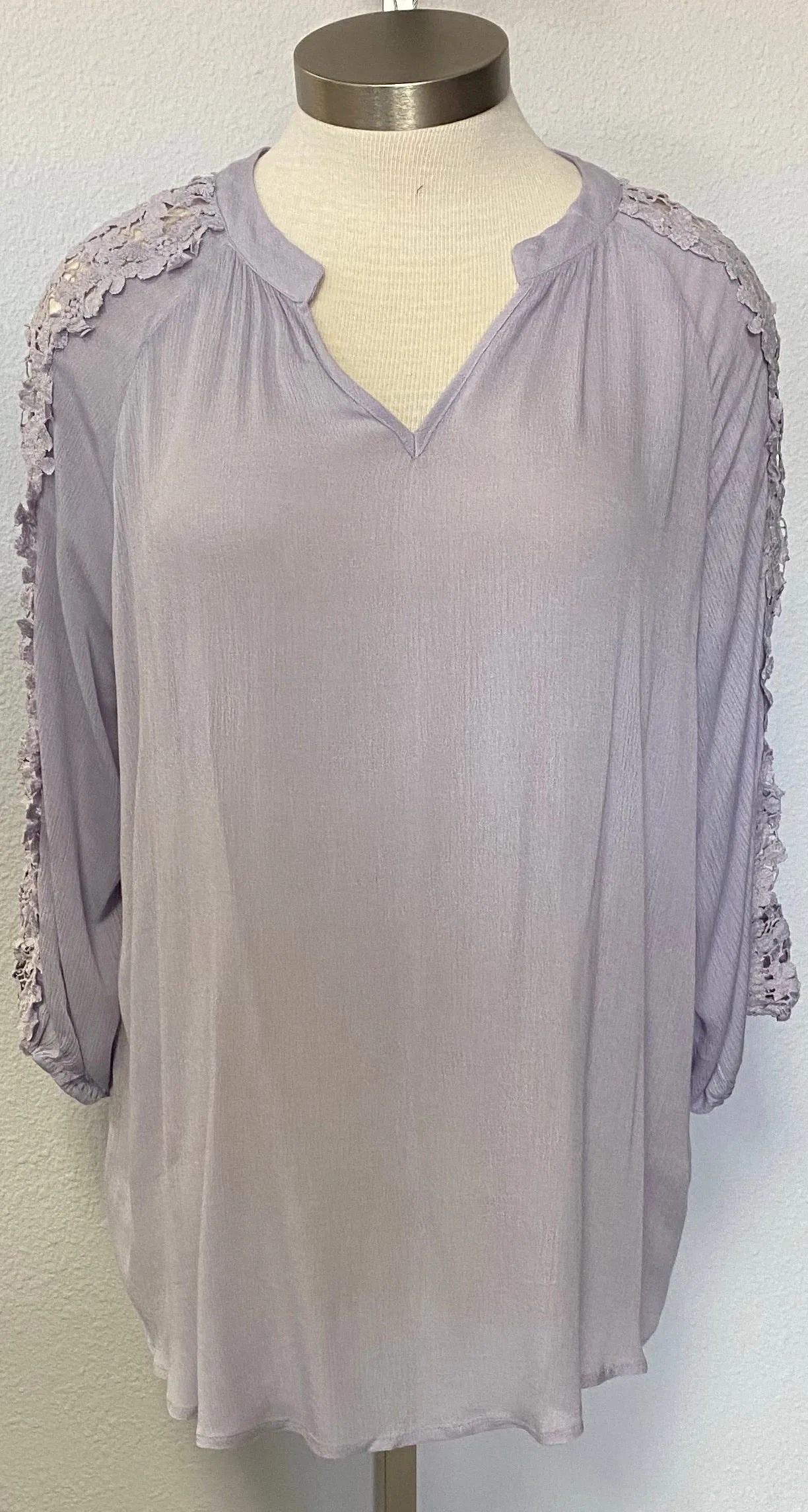 LS FLORAL LACE SOLID TOP