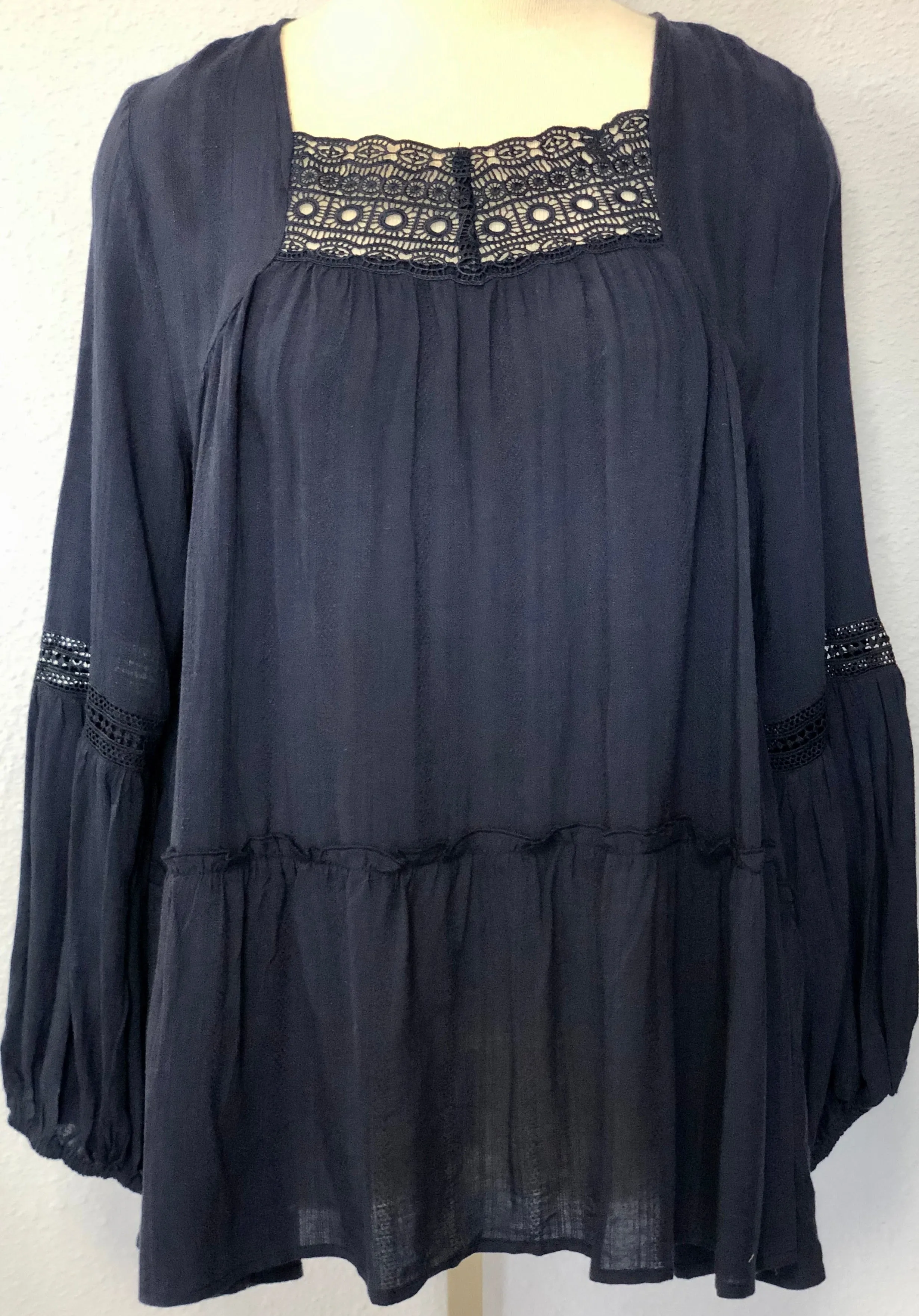 LS WOVEN CROCHET TOP