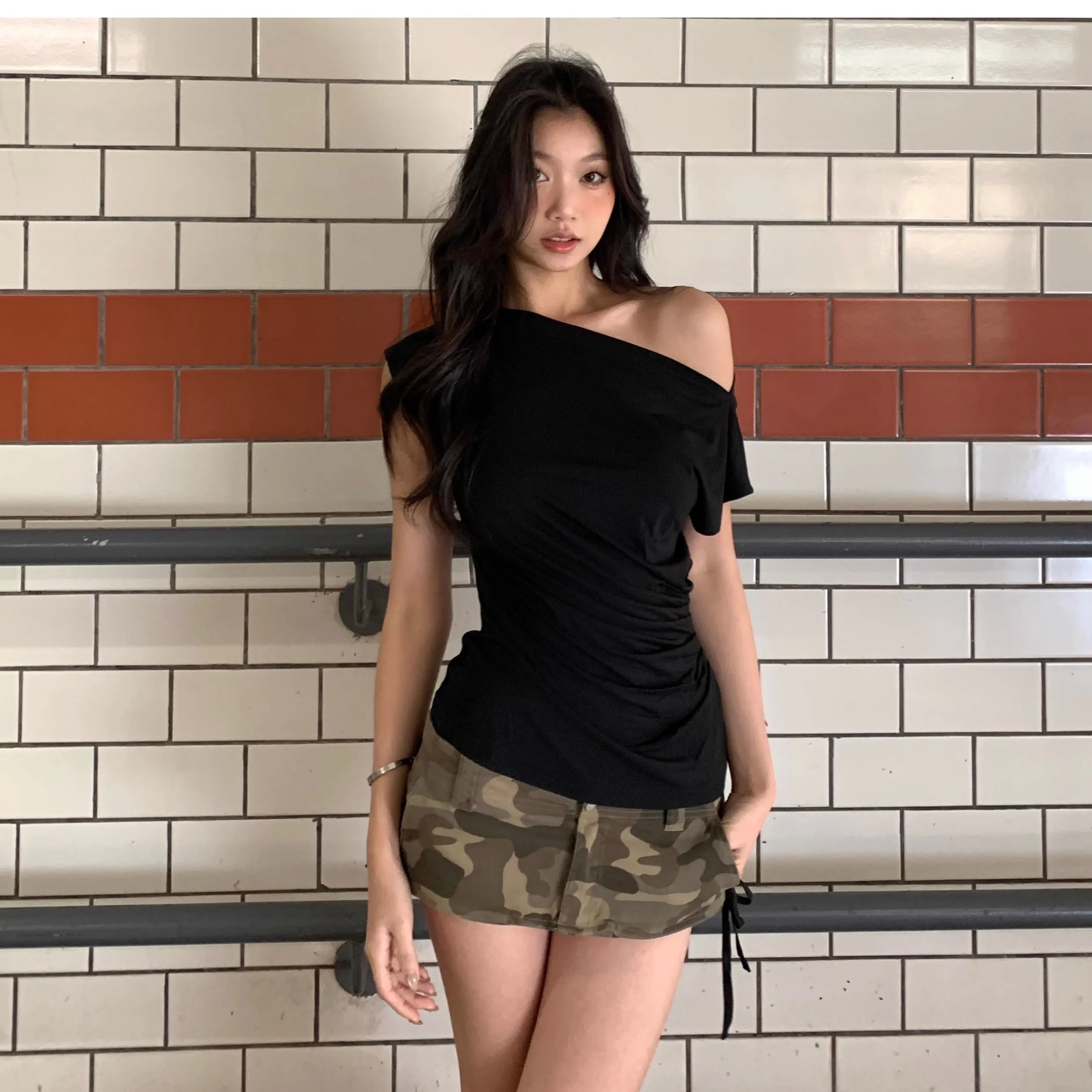 niche off-shoulder tops