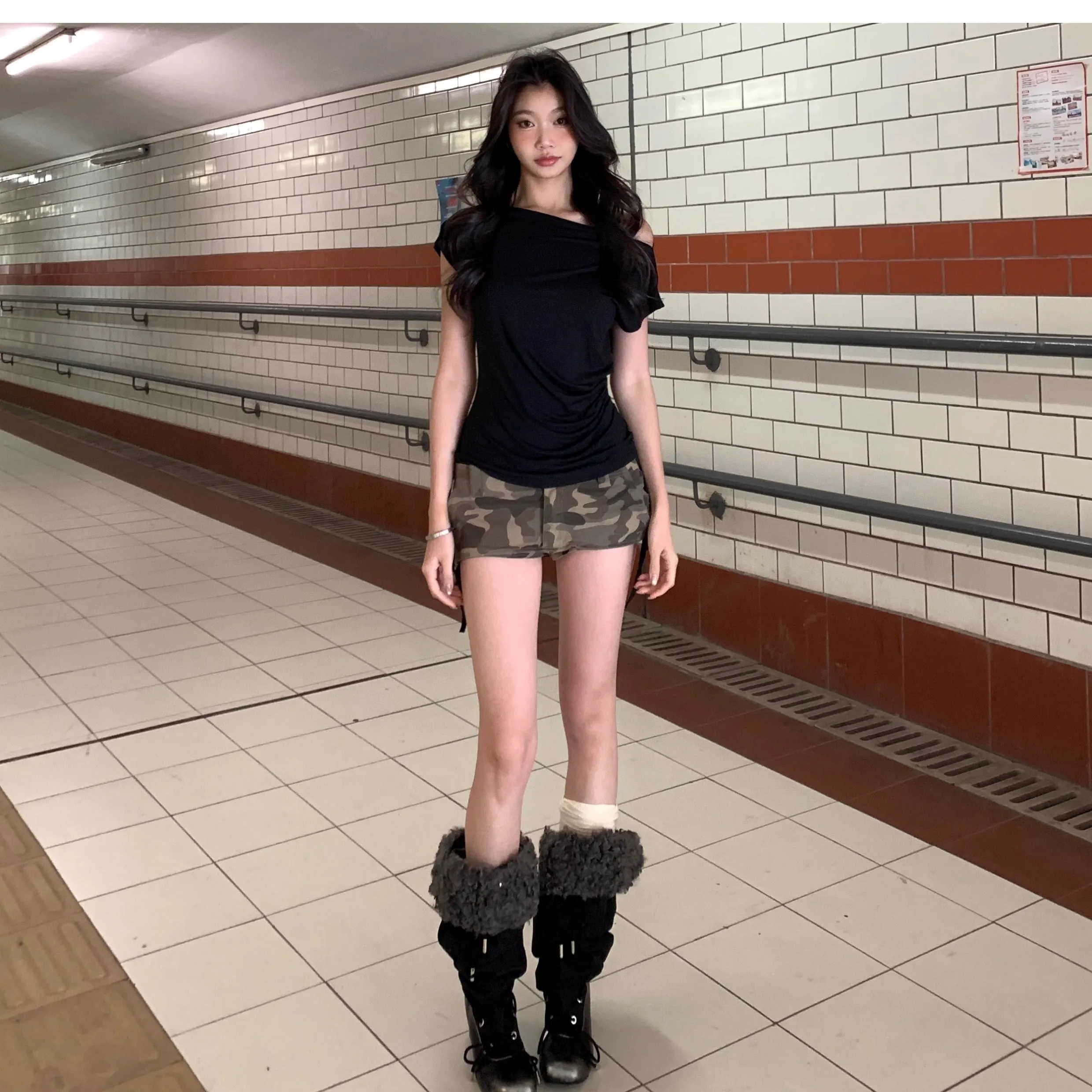 niche off-shoulder tops