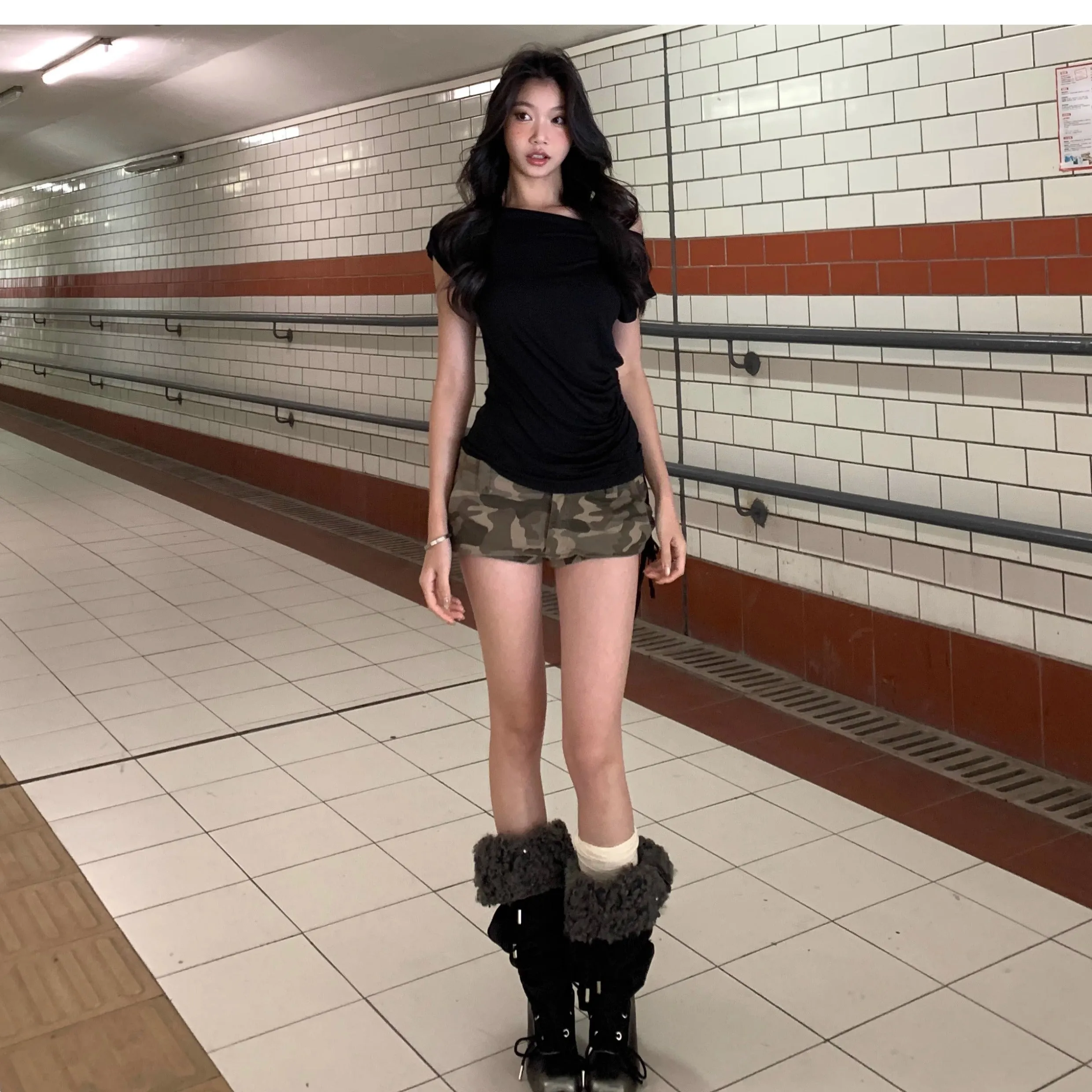 niche off-shoulder tops