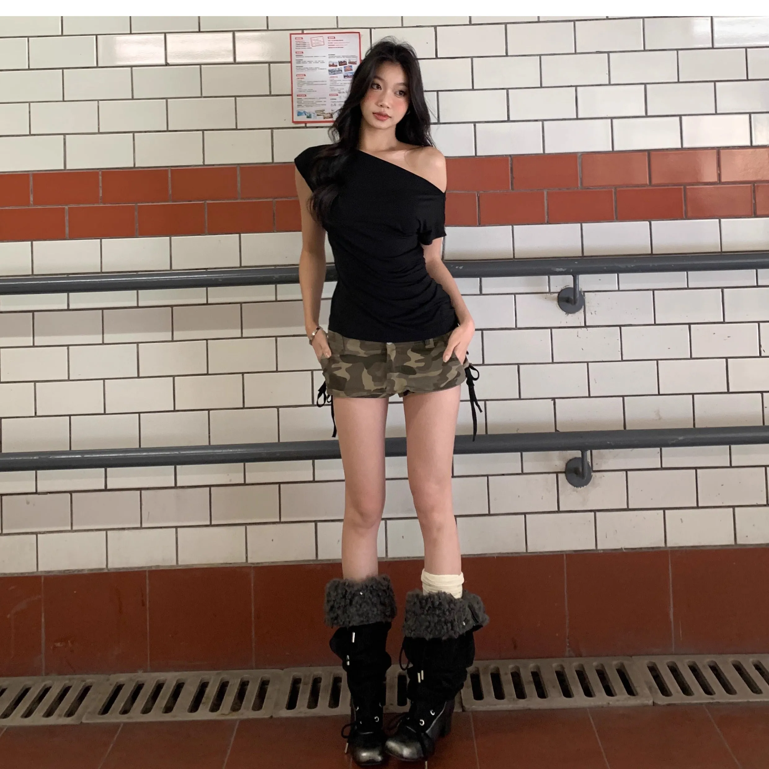 niche off-shoulder tops