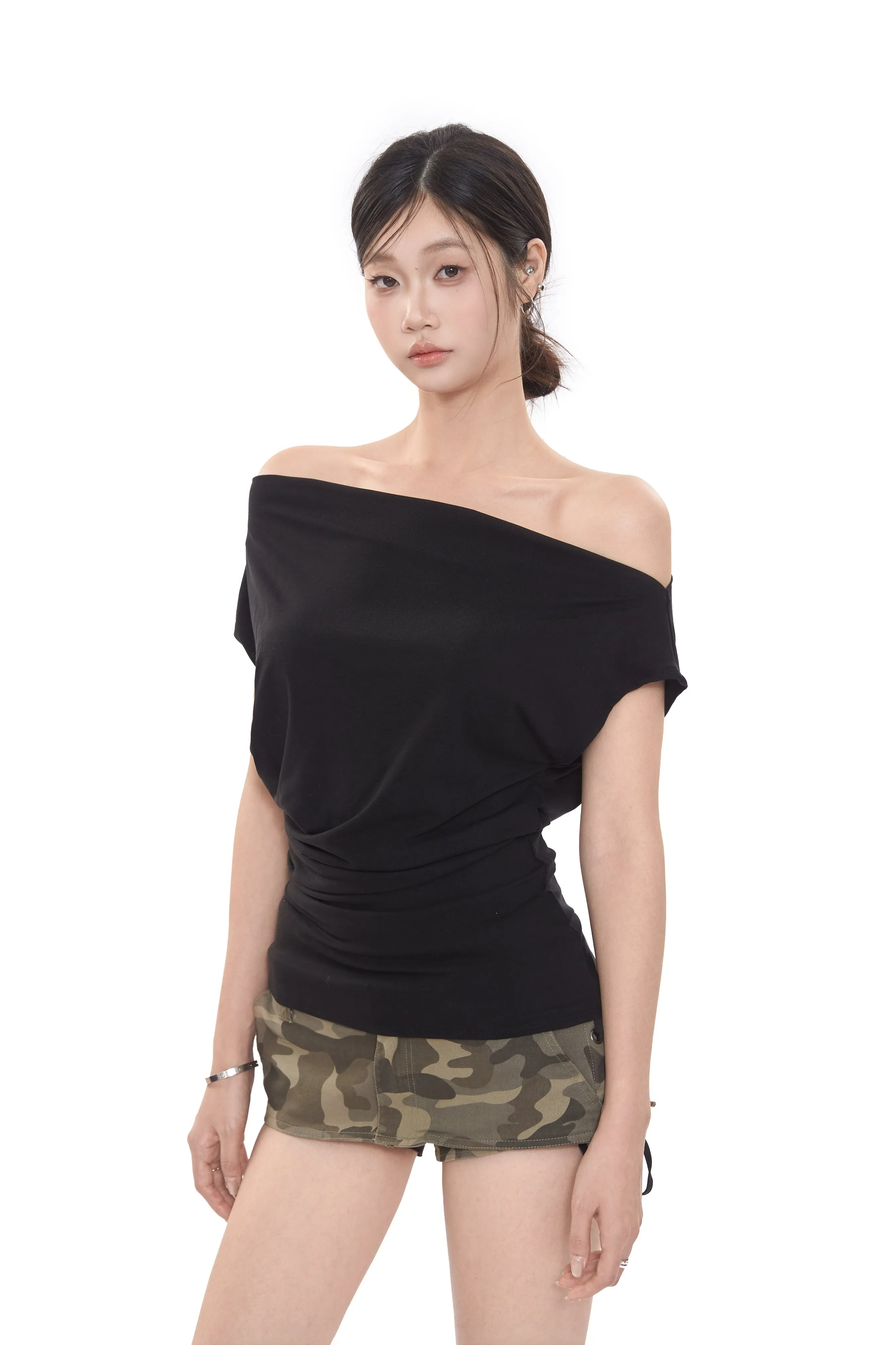 niche off-shoulder tops