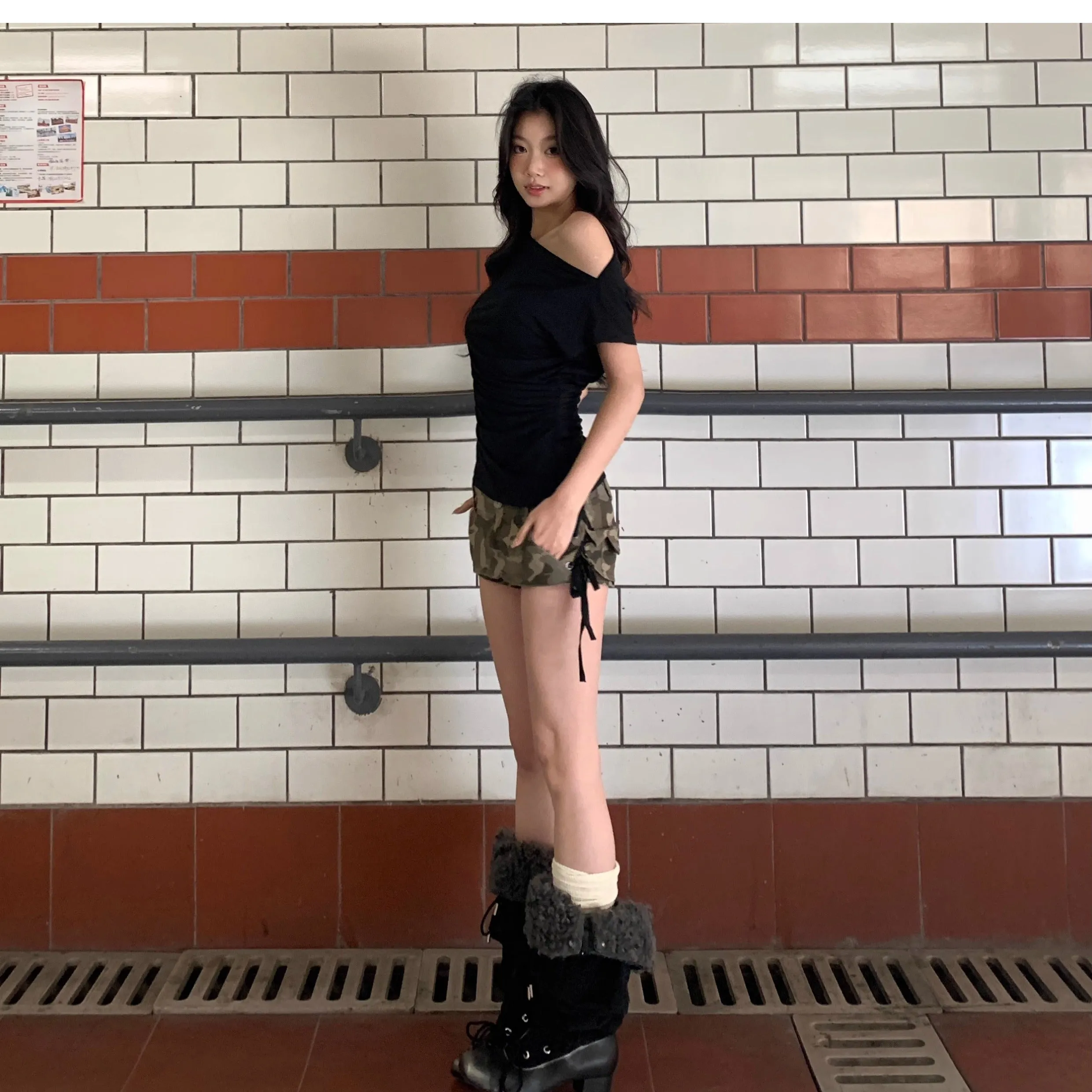 niche off-shoulder tops