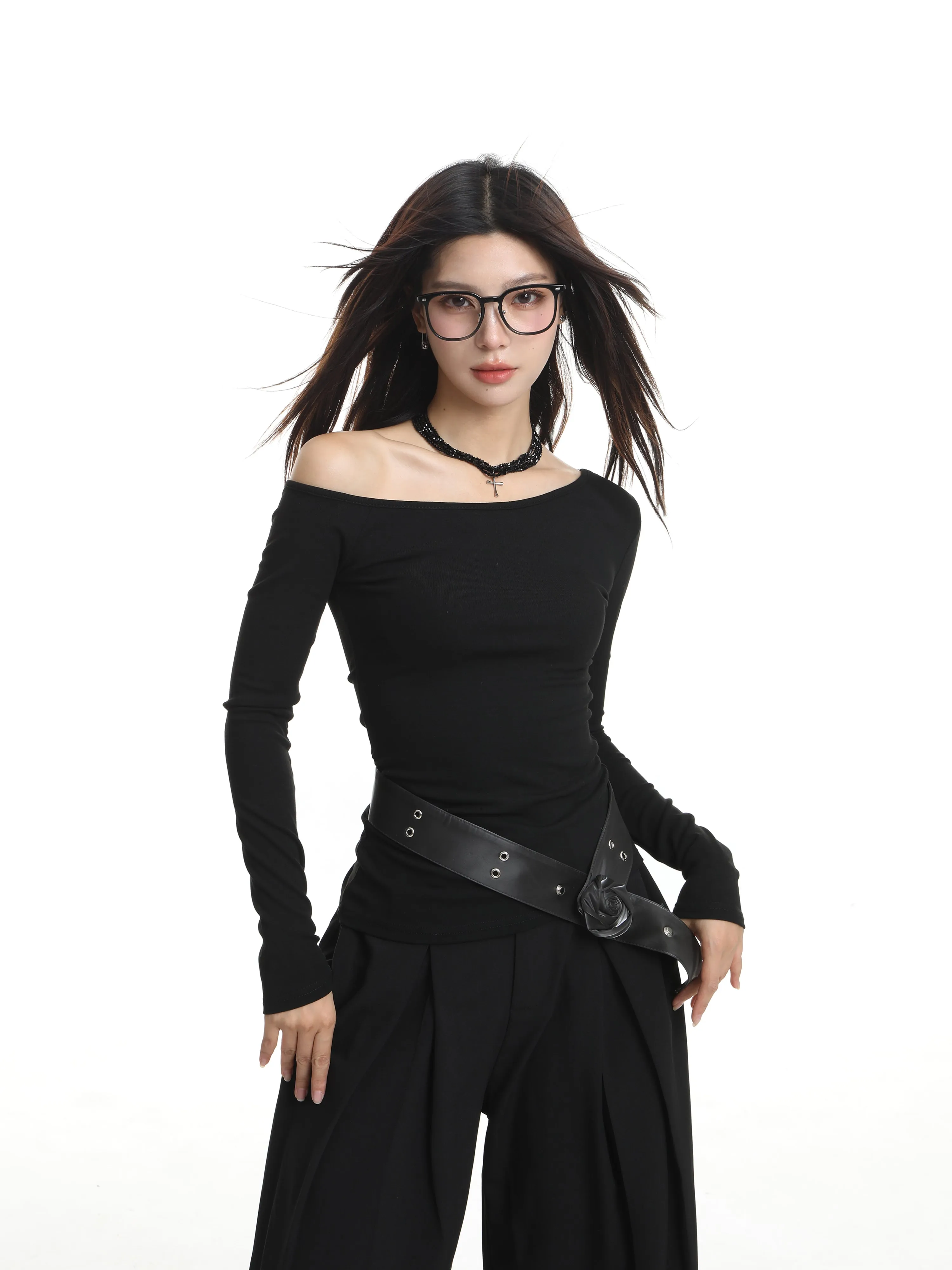 Off-shoulder slim fit top