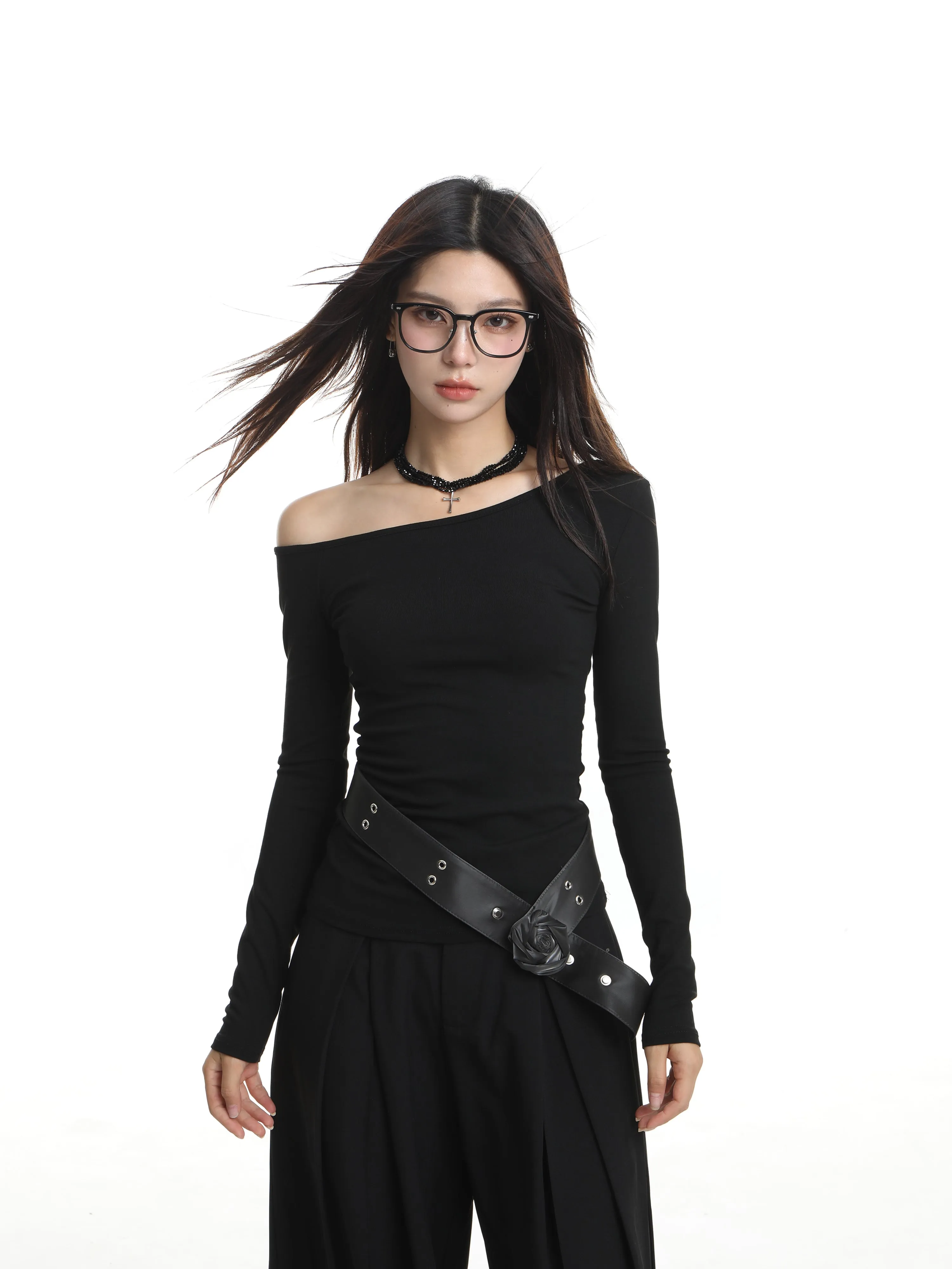 Off-shoulder slim fit top