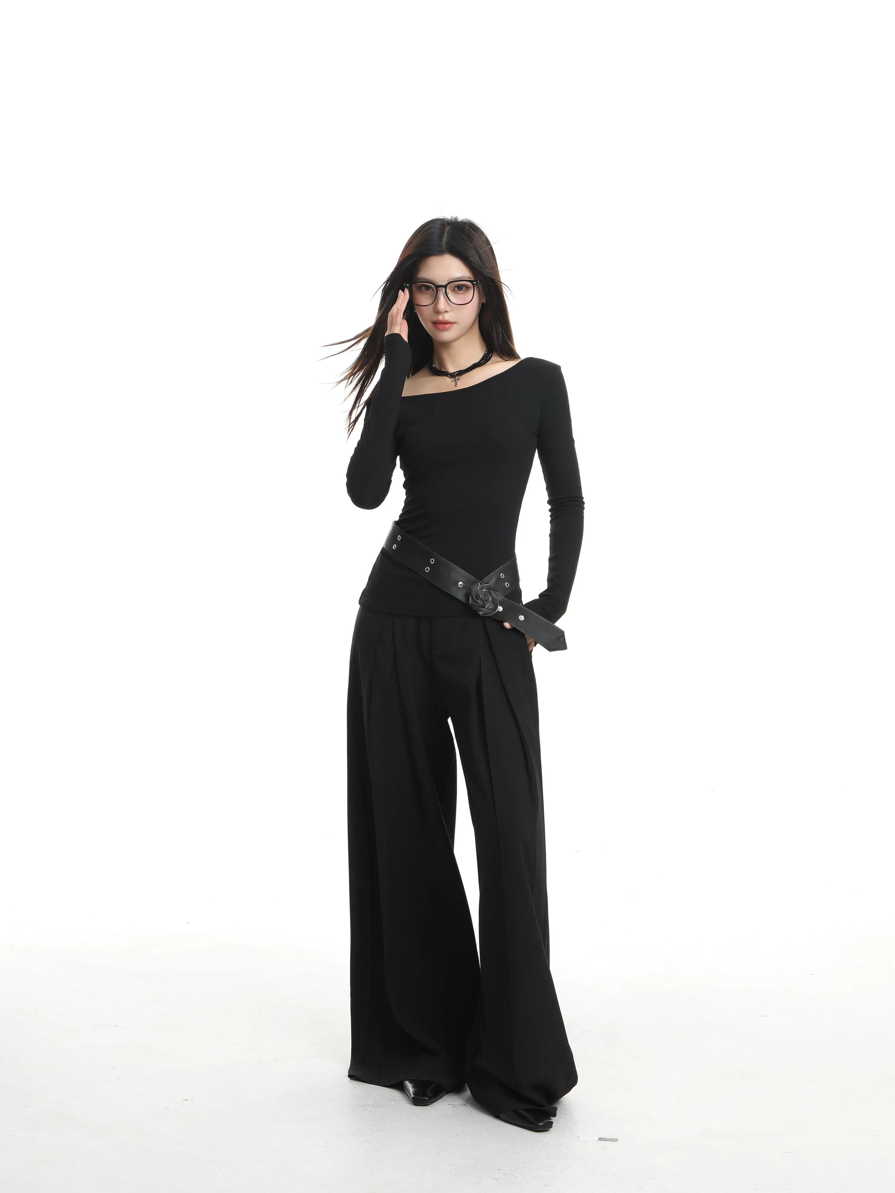Off-shoulder slim fit top