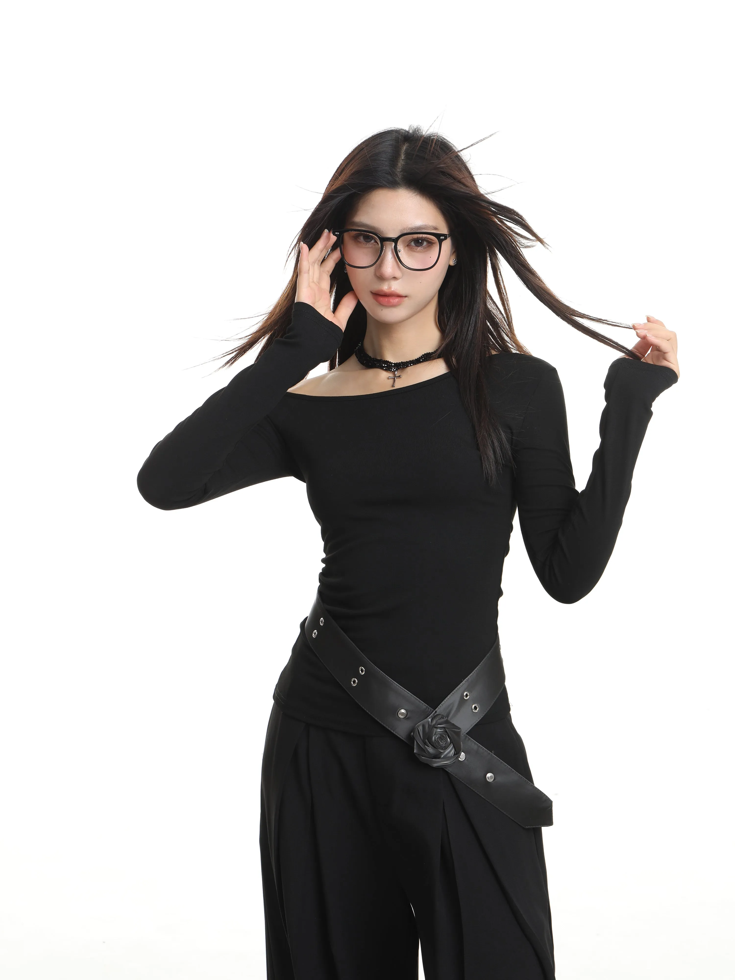 Off-shoulder slim fit top