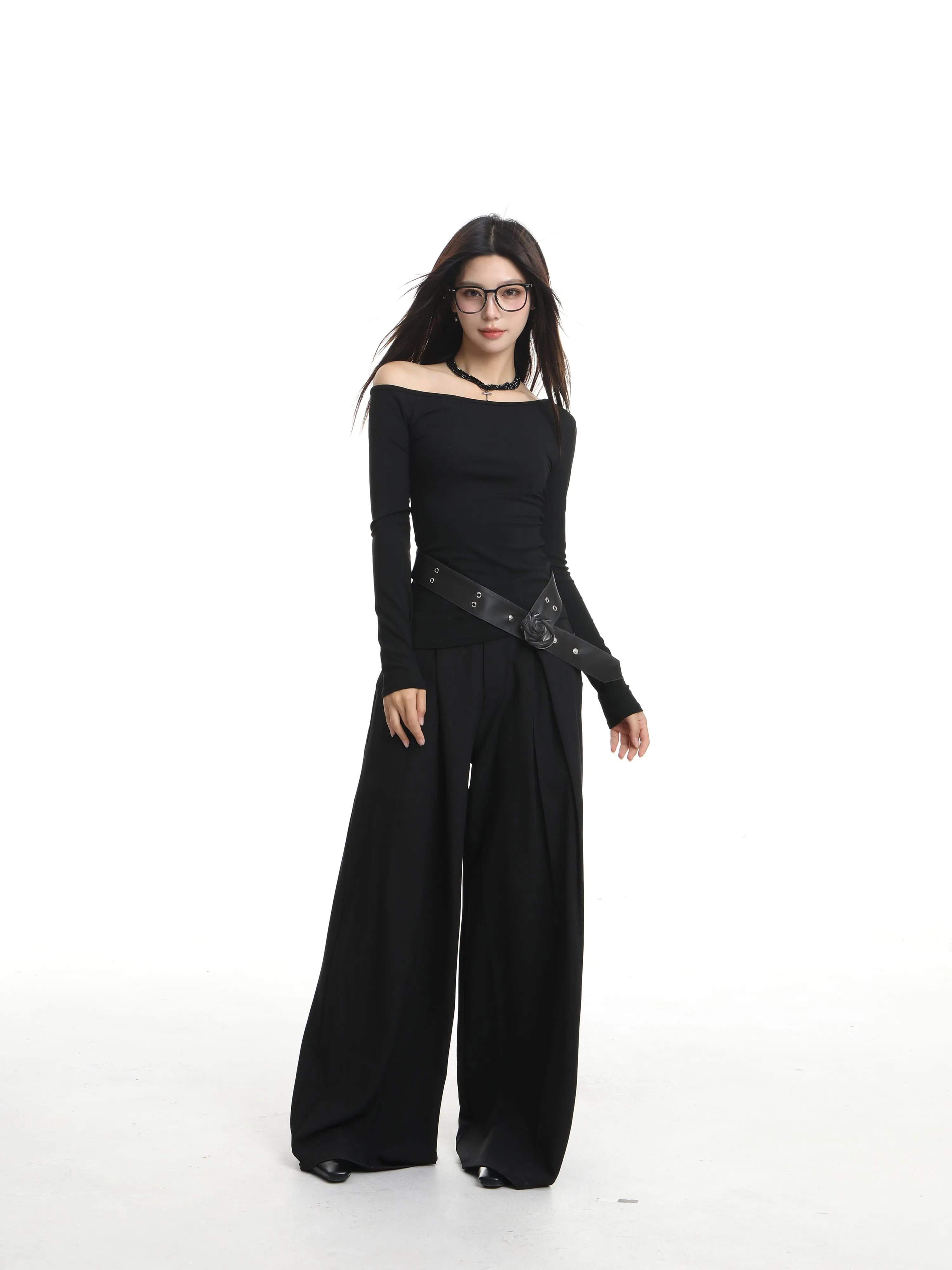 Off-shoulder slim fit top