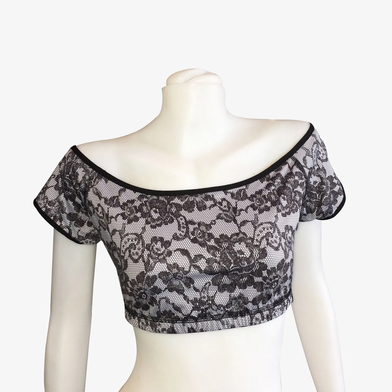 OFF THE SHOULDER CROP  BLACK LACE/BLACK