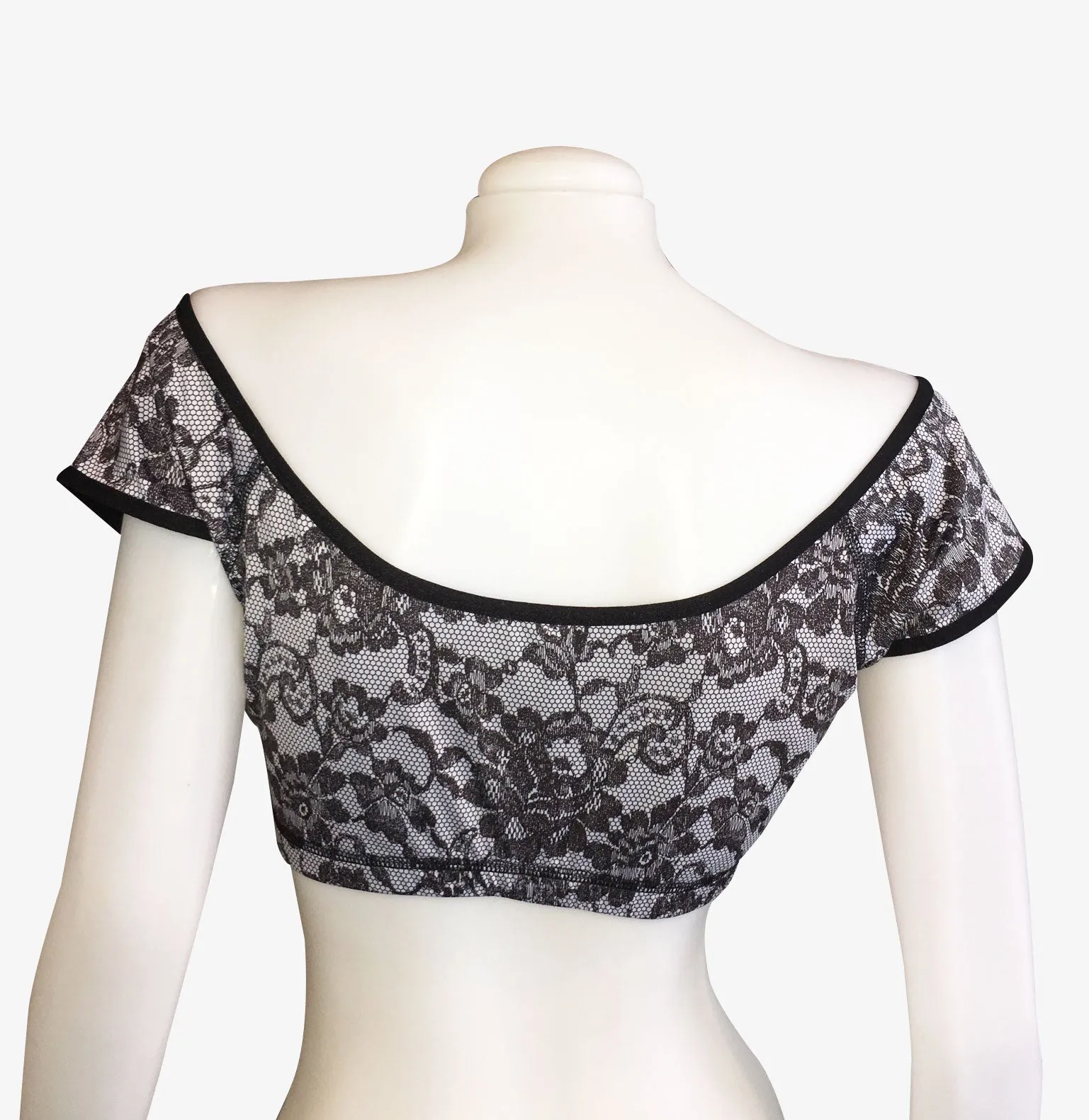 OFF THE SHOULDER CROP  BLACK LACE/BLACK
