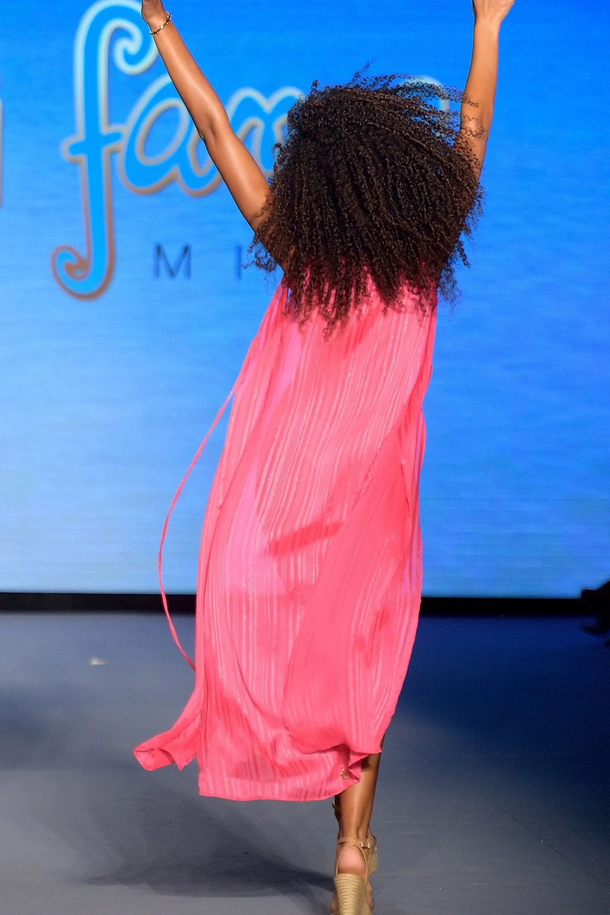 RUN THE SHOW - Open Slit Tunic • Fuchsia Runway