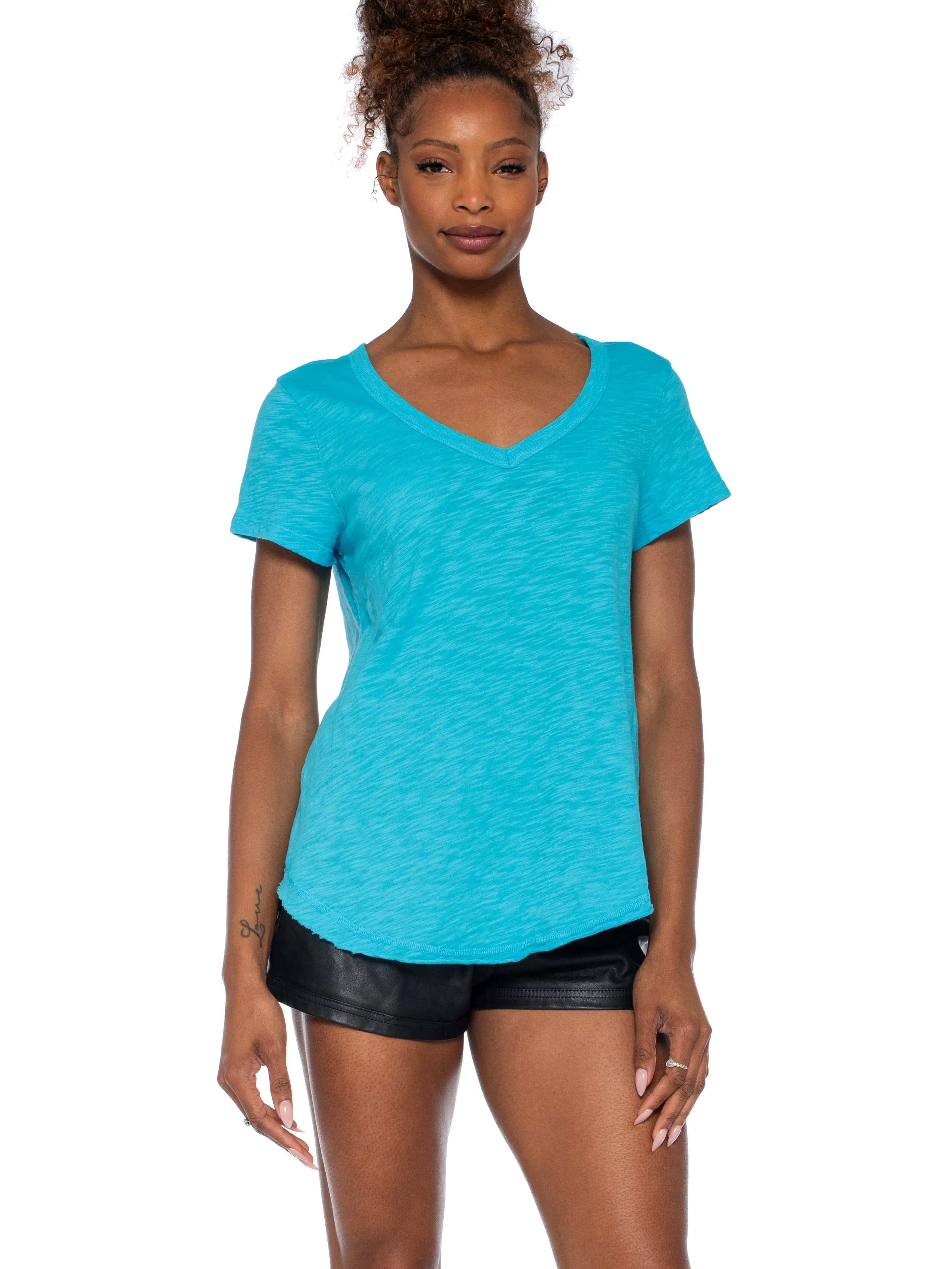 Short Sleeve Shrunken V-Neck Shirttail Top w/Raw Hem