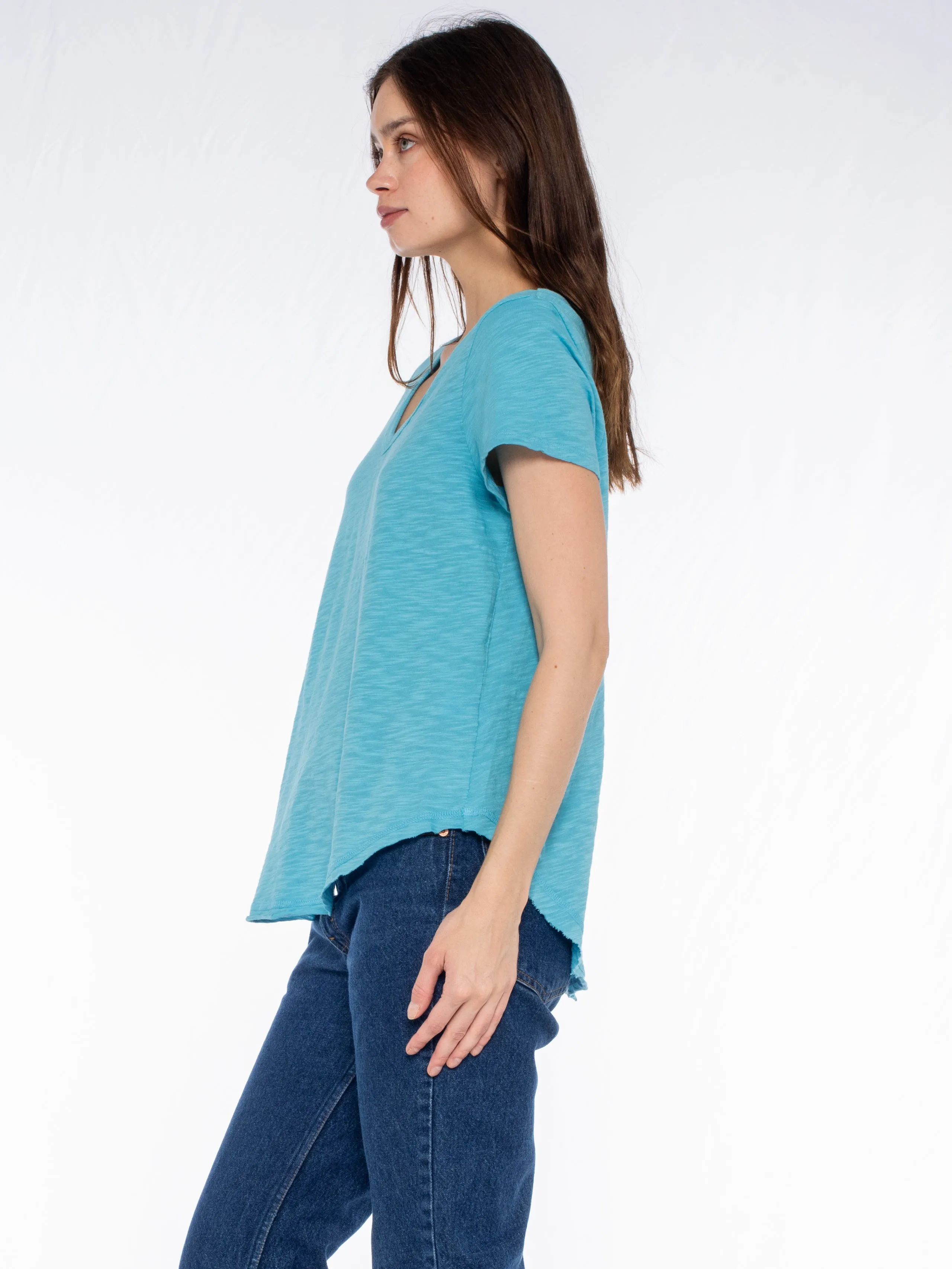 Short Sleeve Shrunken V-Neck Shirttail Top w/Raw Hem