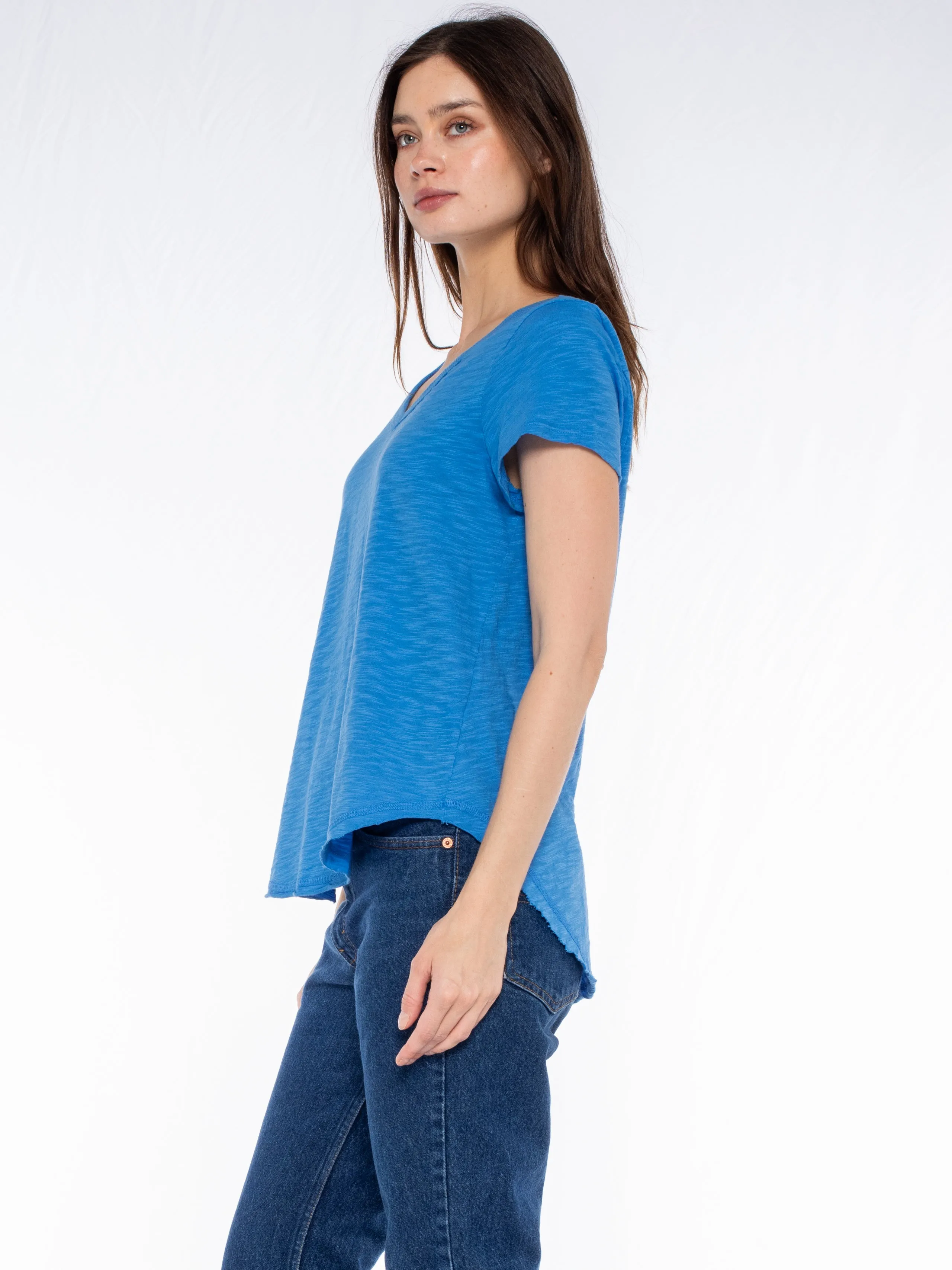 Short Sleeve Shrunken V-Neck Shirttail Top w/Raw Hem