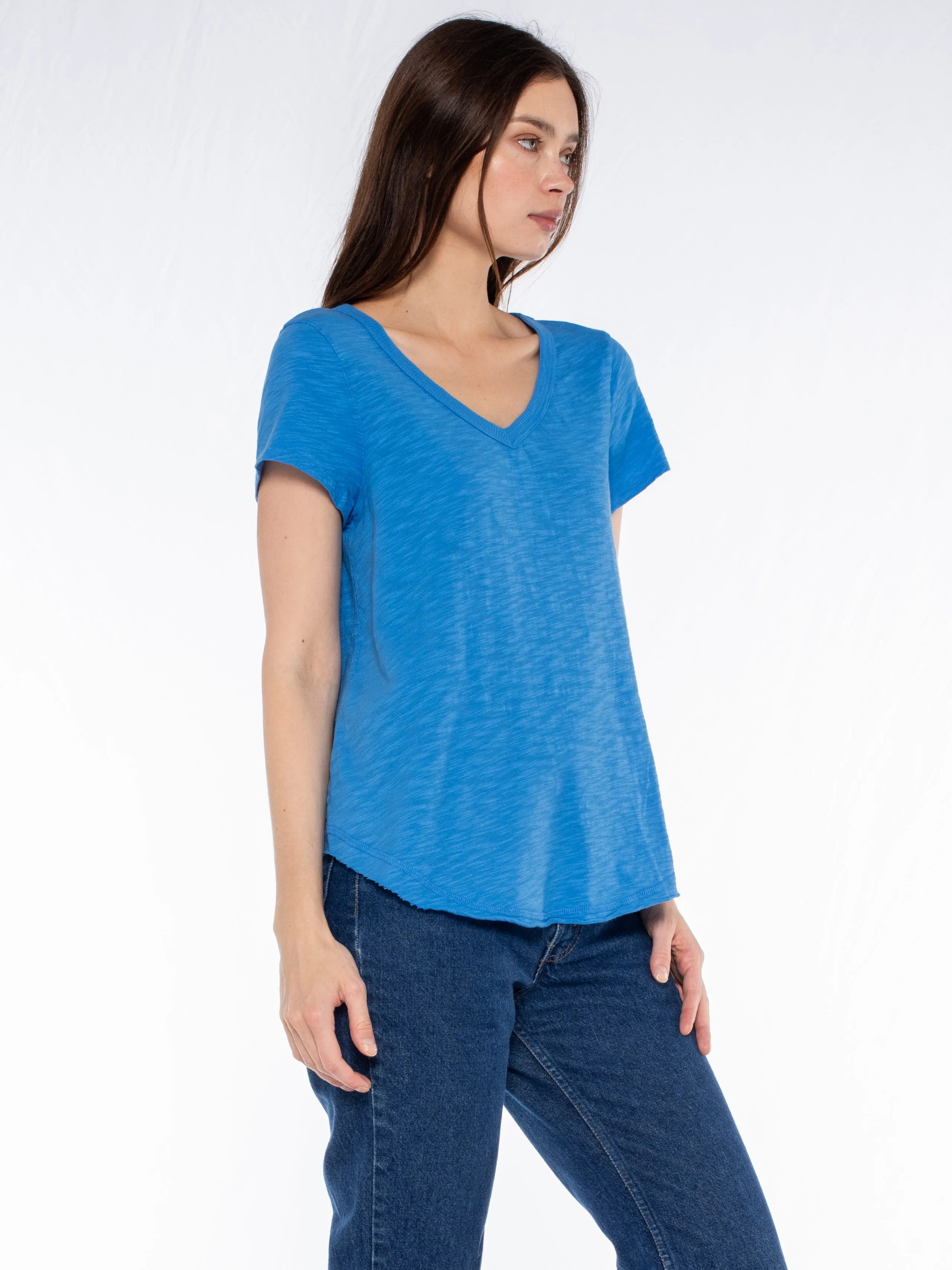 Short Sleeve Shrunken V-Neck Shirttail Top w/Raw Hem