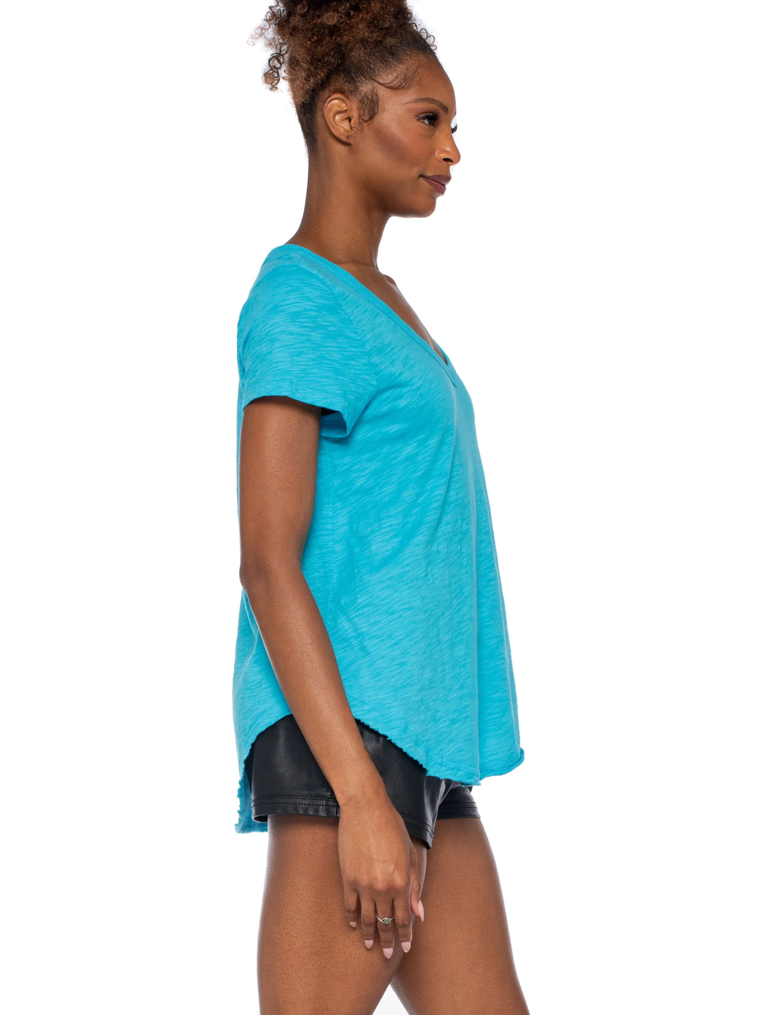Short Sleeve Shrunken V-Neck Shirttail Top w/Raw Hem