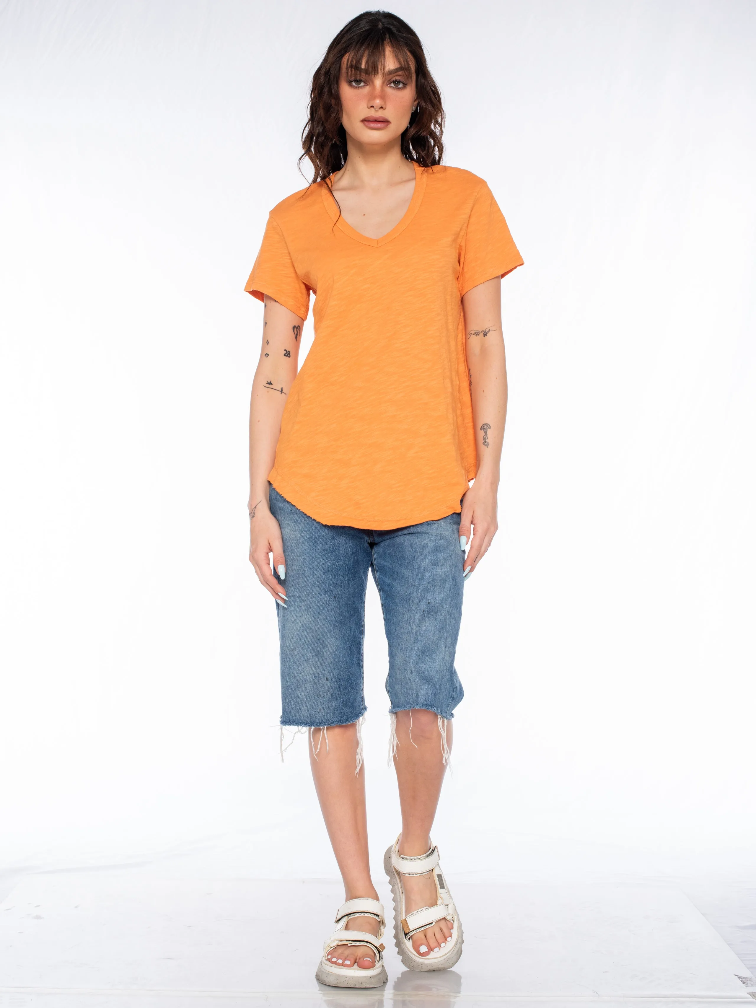 Short Sleeve Shrunken V-Neck Shirttail Top w/Raw Hem