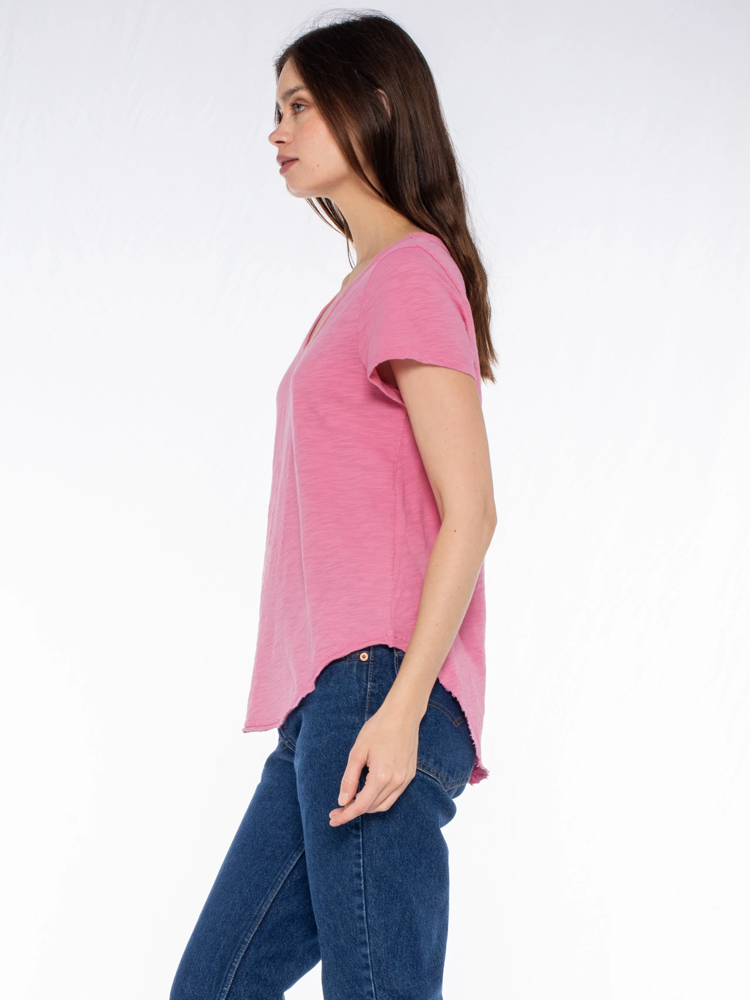 Short Sleeve Shrunken V-Neck Shirttail Top w/Raw Hem