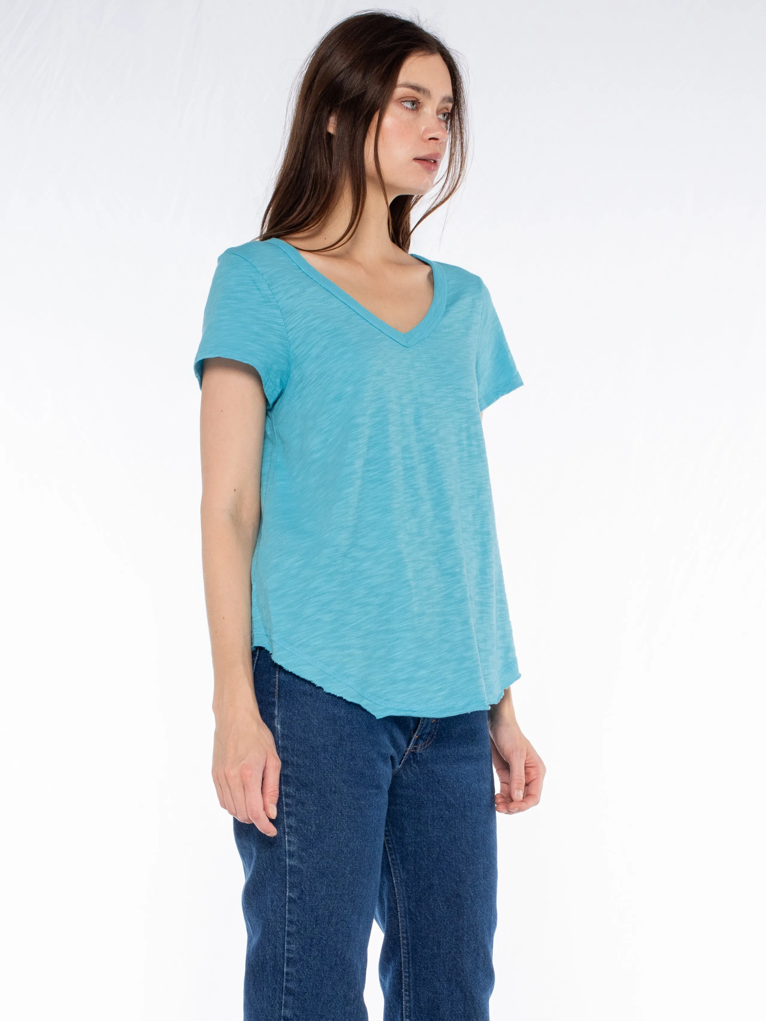 Short Sleeve Shrunken V-Neck Shirttail Top w/Raw Hem