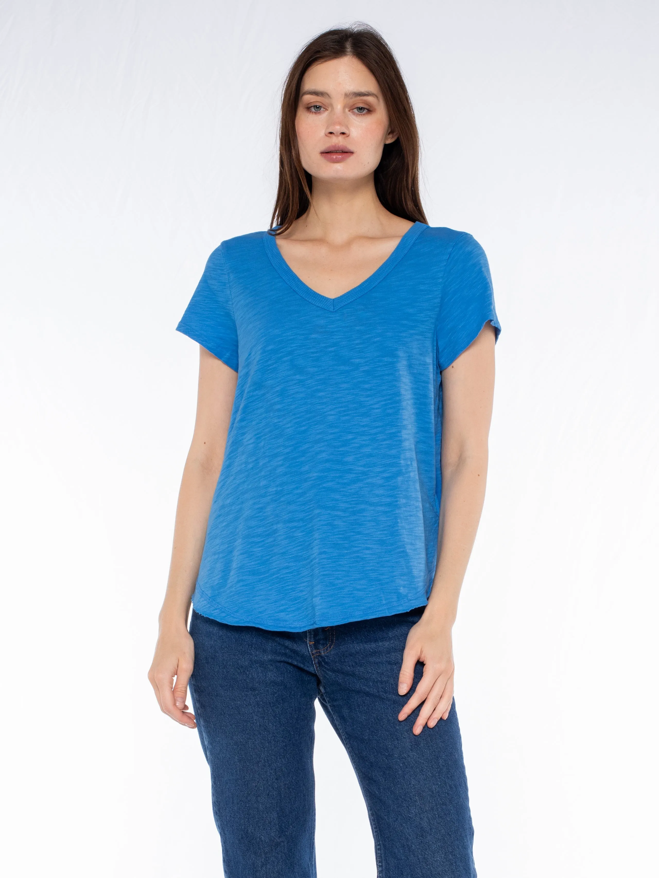 Short Sleeve Shrunken V-Neck Shirttail Top w/Raw Hem