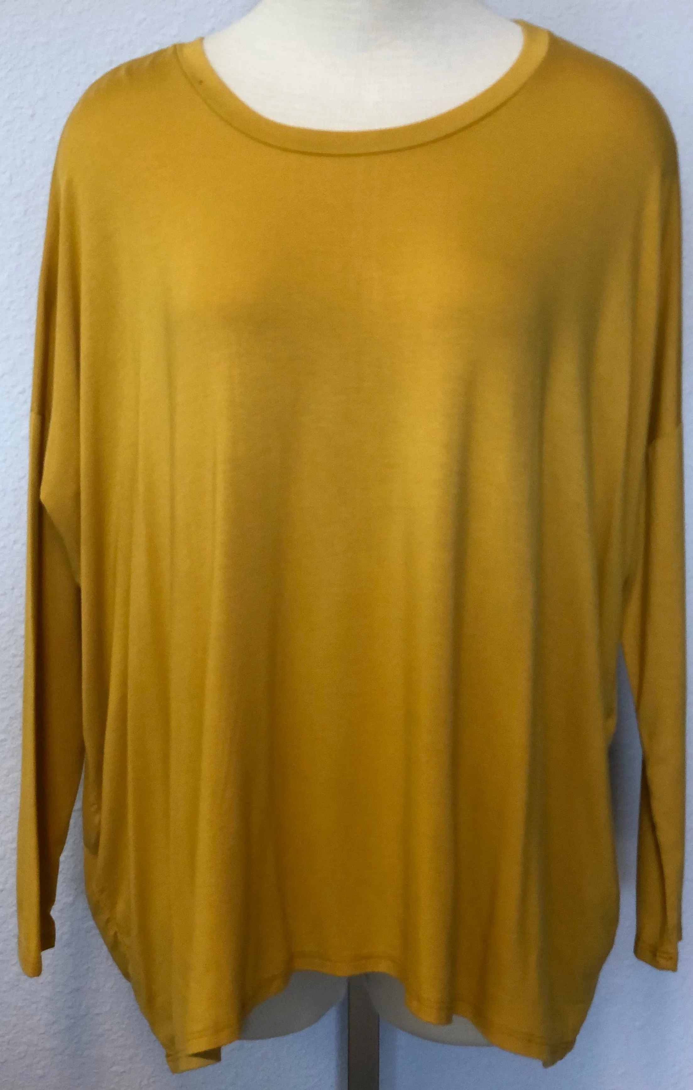 SOLID LONG SLEEVE TOP