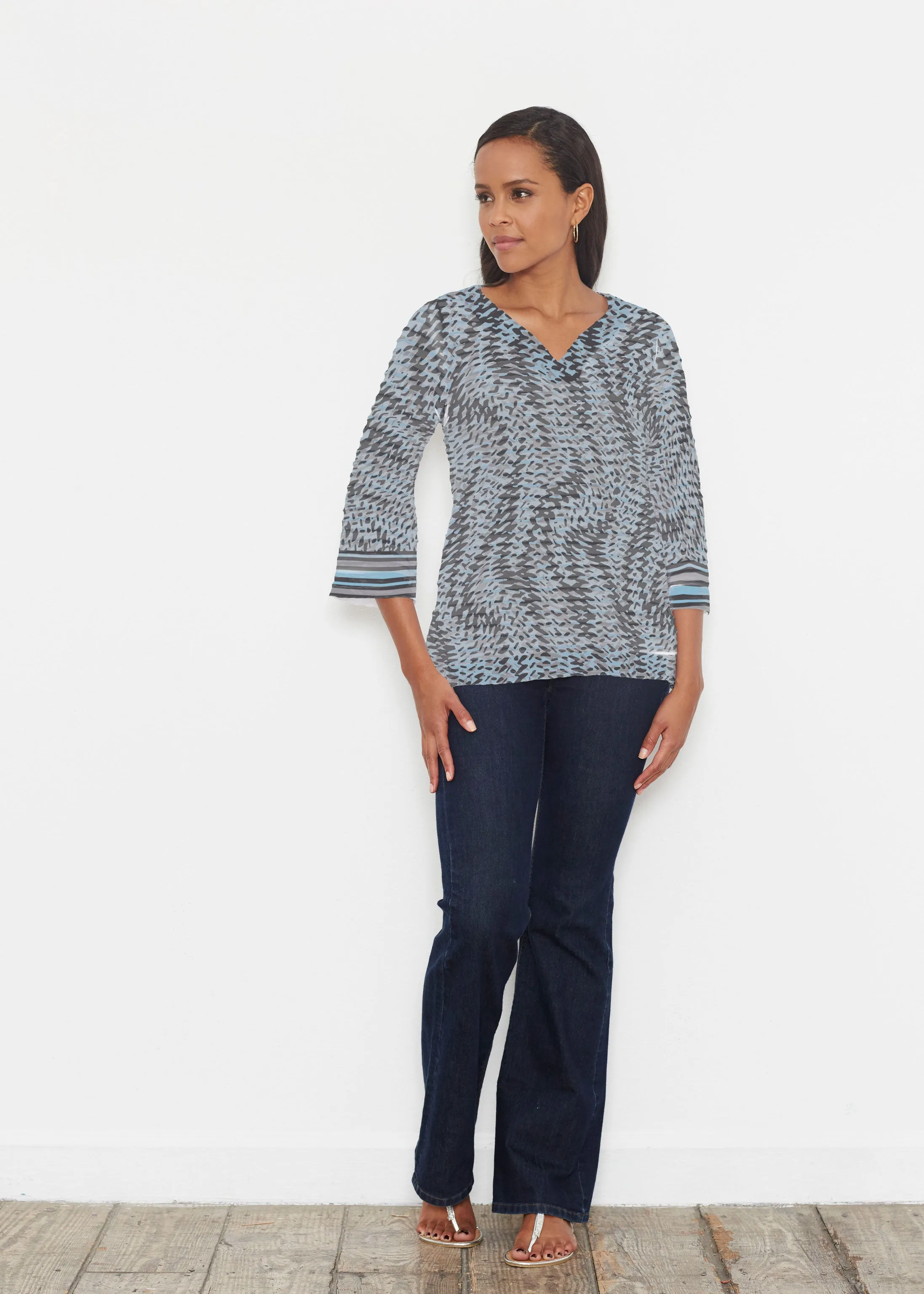 Textured Tracks Black (7720) ~ Banded 3/4 Bell-Sleeve V-Neck Tunic