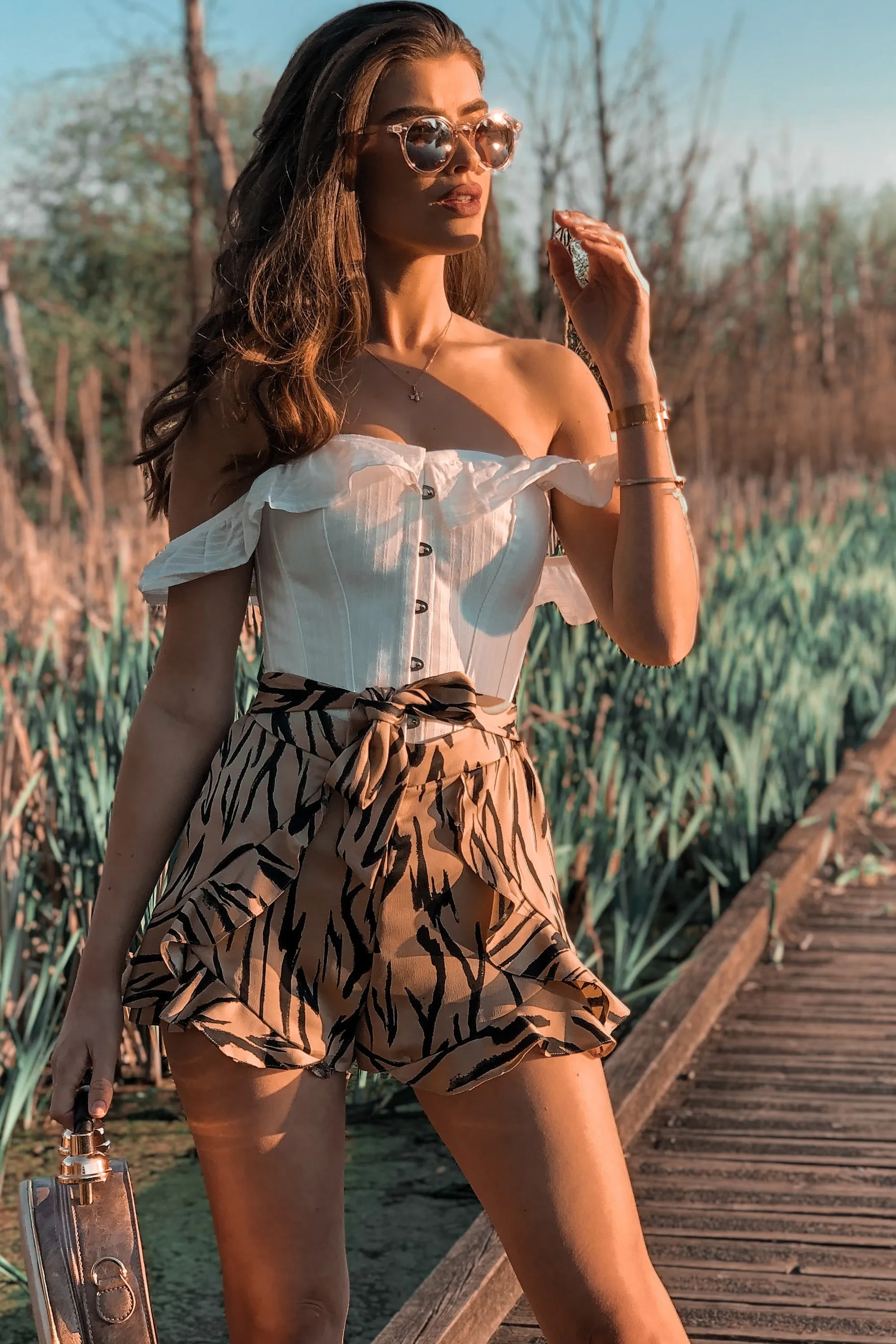 White Cotton Straight Bustline Corset Top With Off The Shoulder Sleeves
