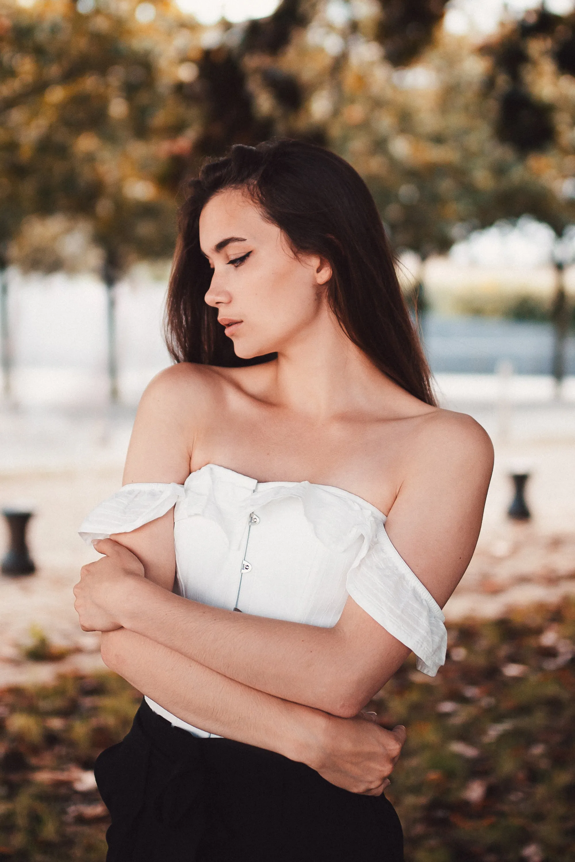 White Cotton Straight Bustline Corset Top With Off The Shoulder Sleeves
