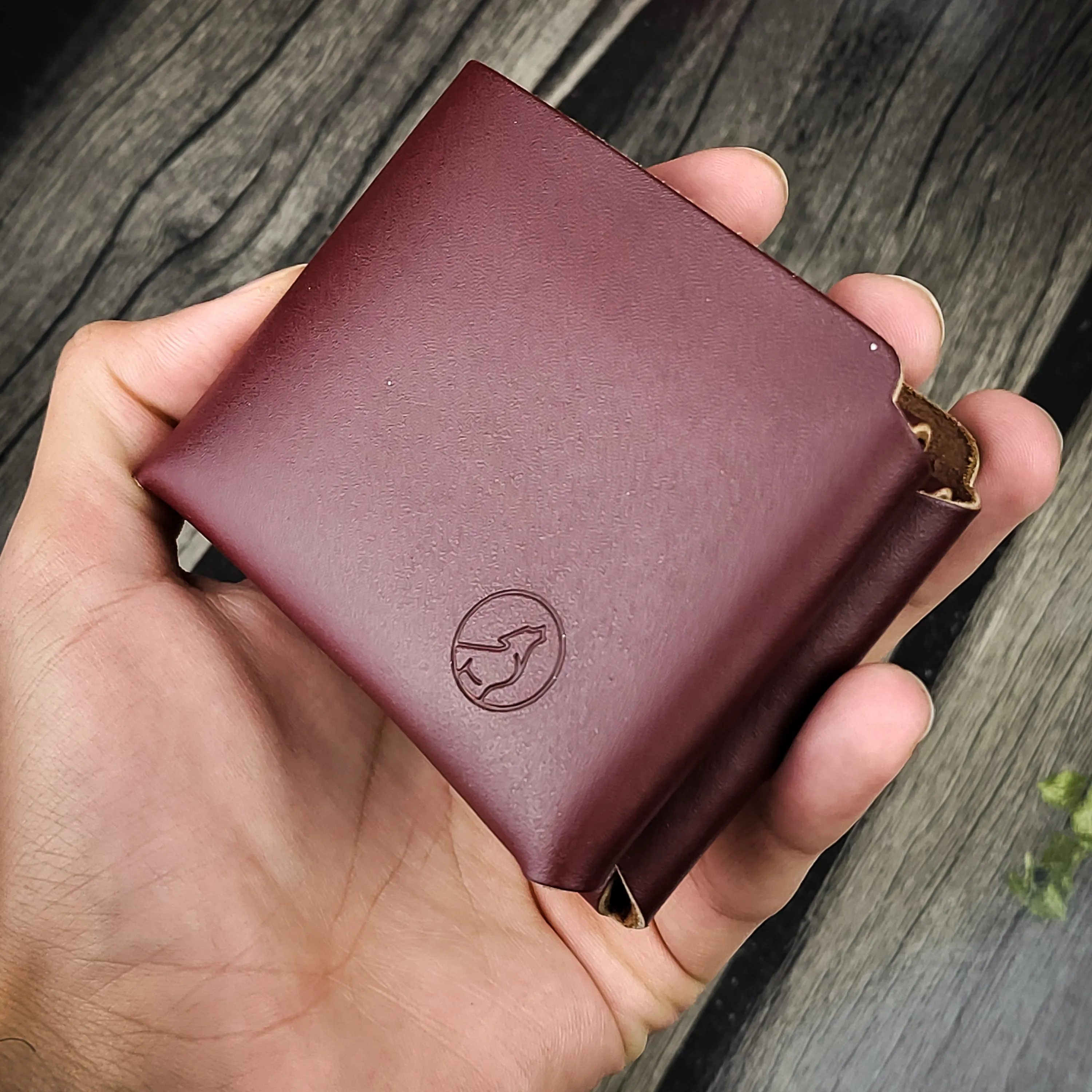 Wolf - Minimalist Bifold Wallet