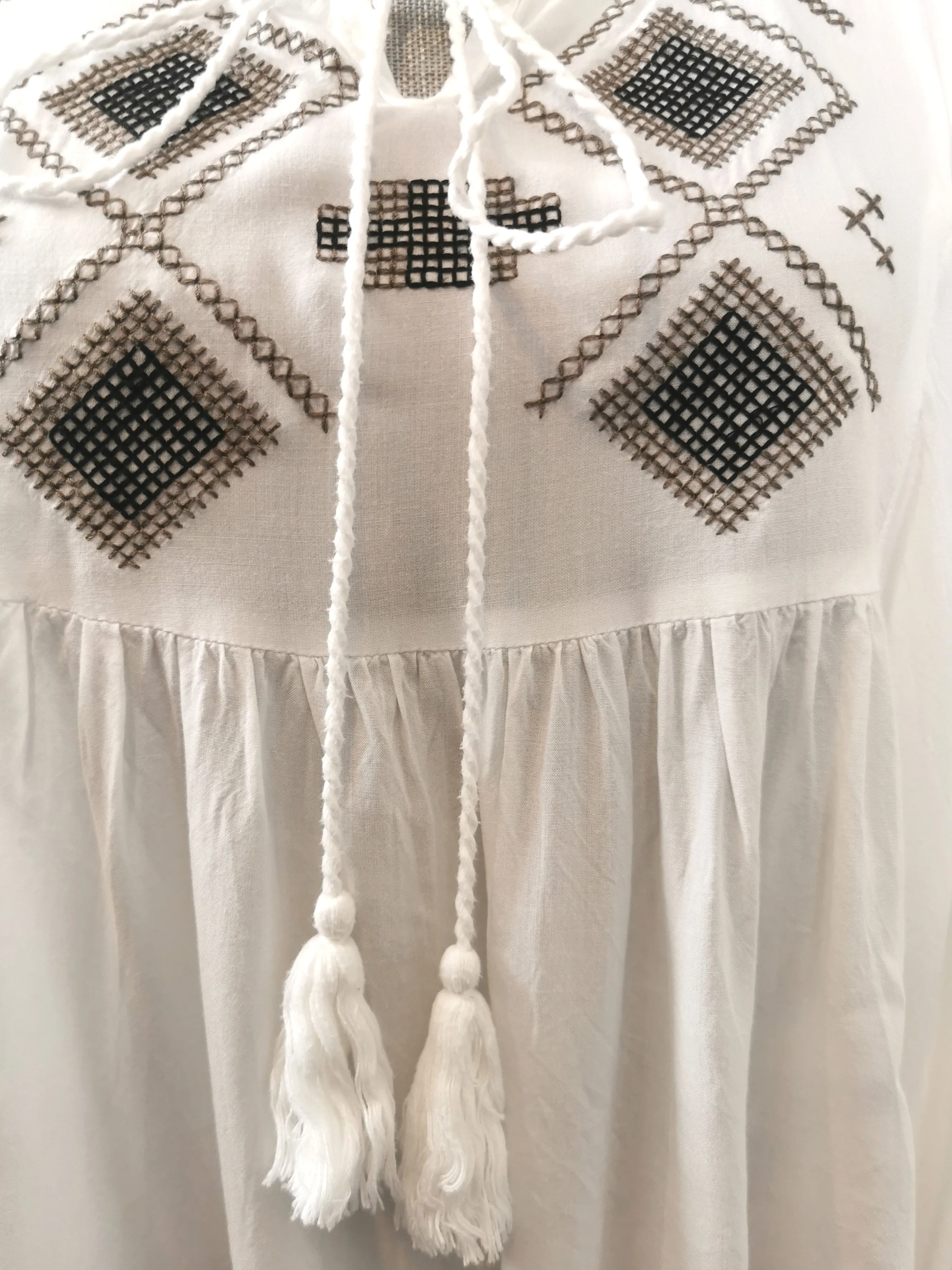 WOMENS SIZE MEDIUM - FOREVER 21, Super Soft, Flowy Bohemian Top EUC B45