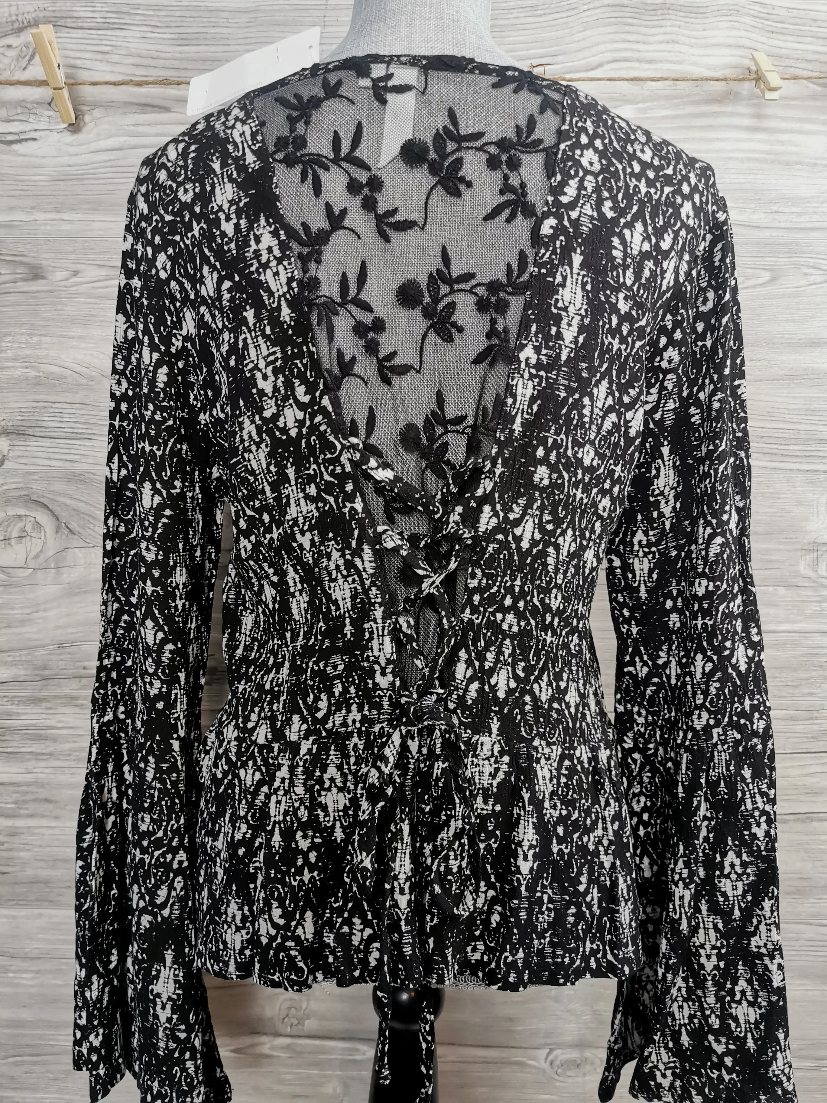 WOMENS SIZE XS - OTHERS FOLLOW, Black Lacey Dress Top, Open Back, Boho Style NWT B26