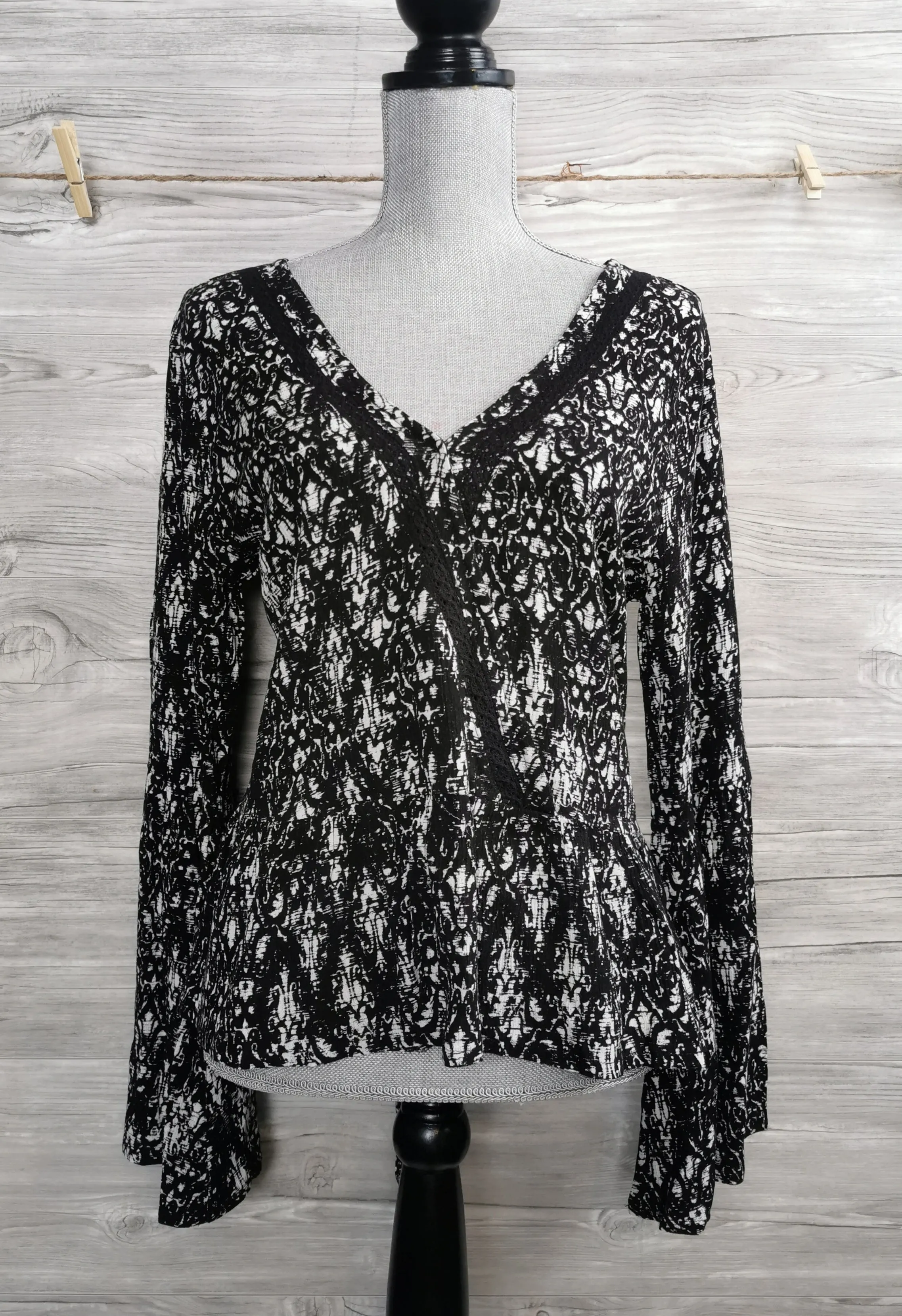 WOMENS SIZE XS - OTHERS FOLLOW, Black Lacey Dress Top, Open Back, Boho Style NWT B26